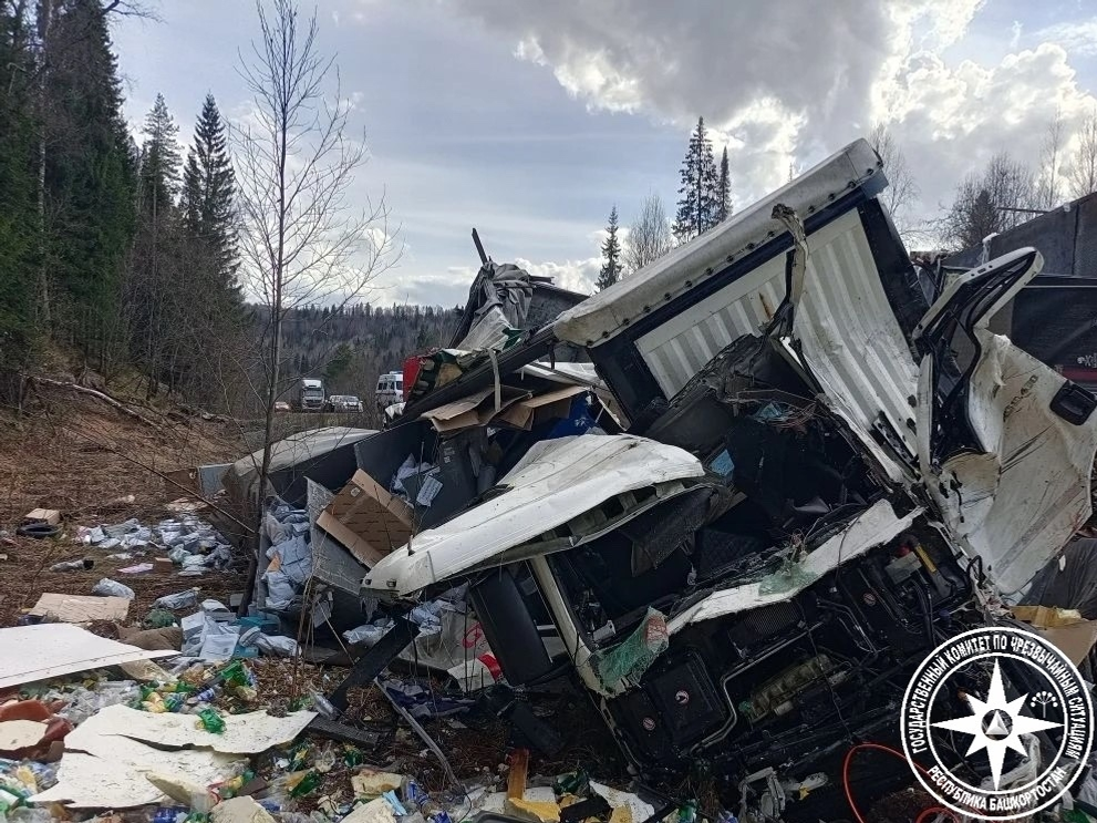 На трассе Уфа — Белорецк столкнулись два грузовика MAN. Оба водителя погибли