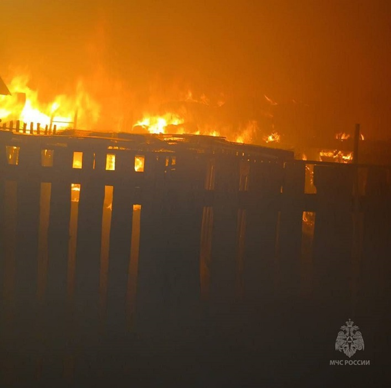В Башкирии сгорело сенохранилище с запасом сена на зиму