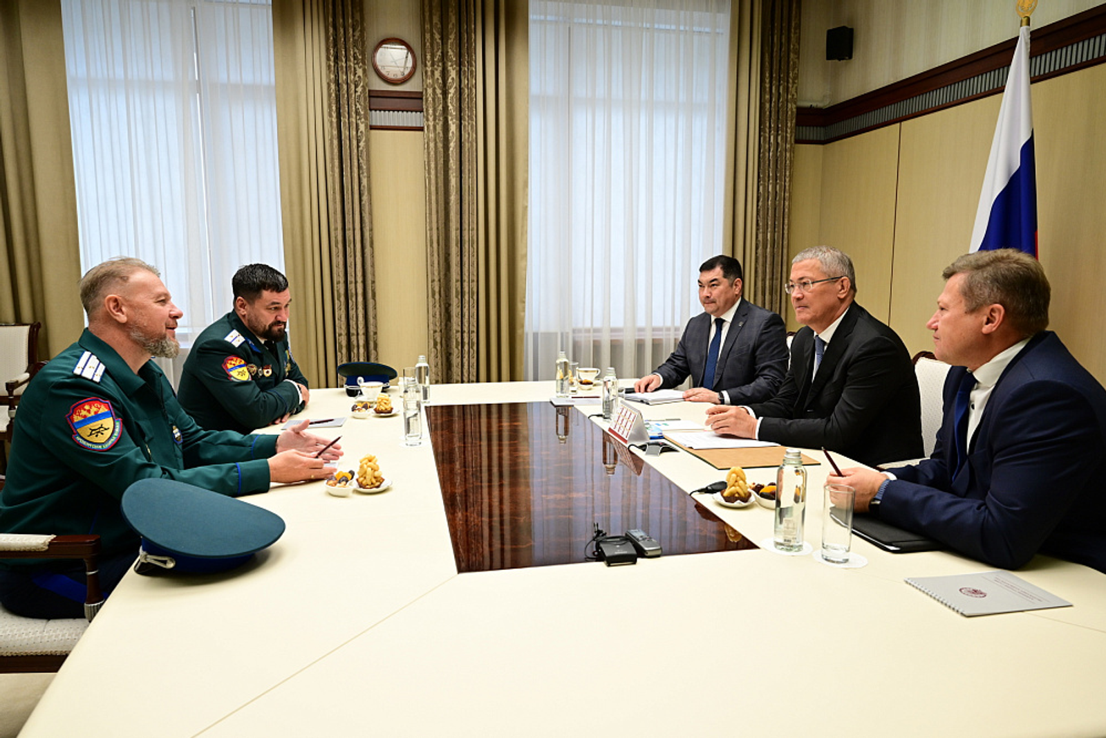 Радий Хабиров встретился с атаманом Оренбургского войскового казачьего общества