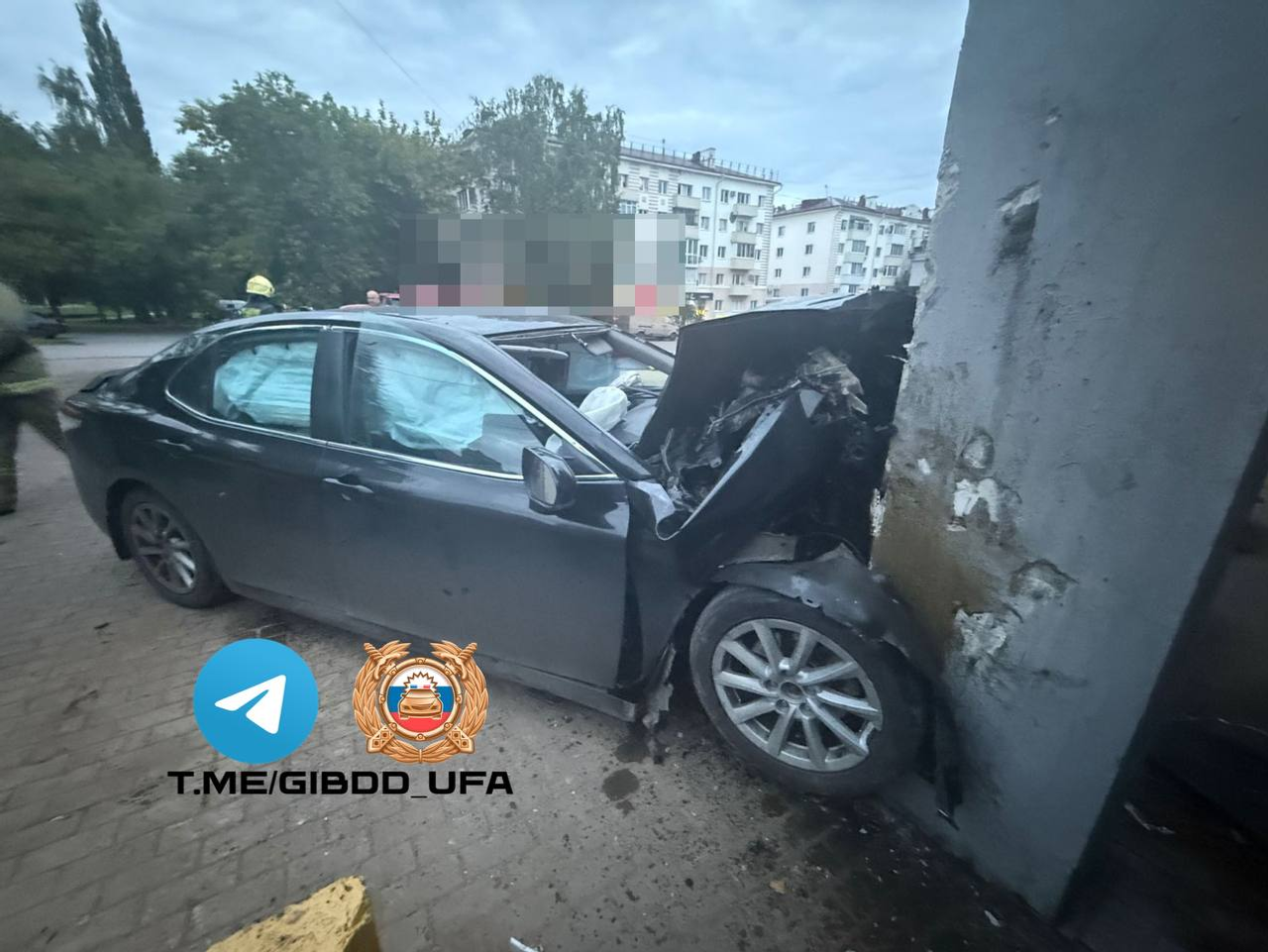 В Уфе водитель «Тойоты» госпитализирован после наезда на здание