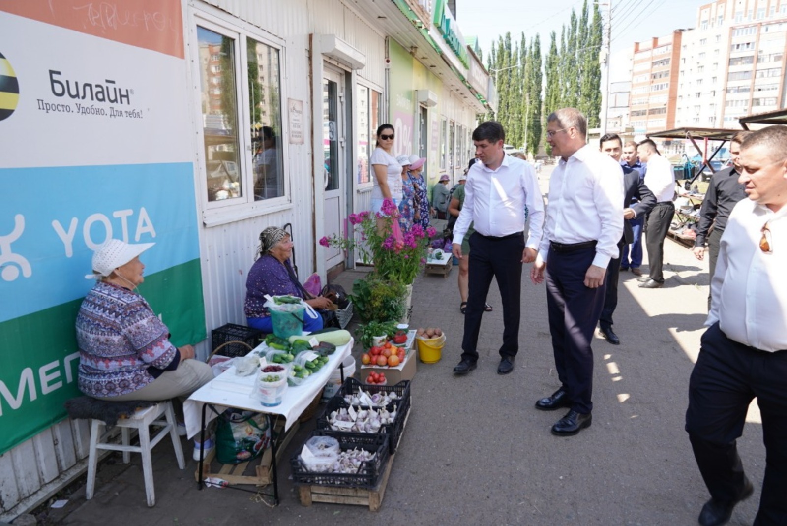 Радий Хабиров купил в Нефтекамске помидоры