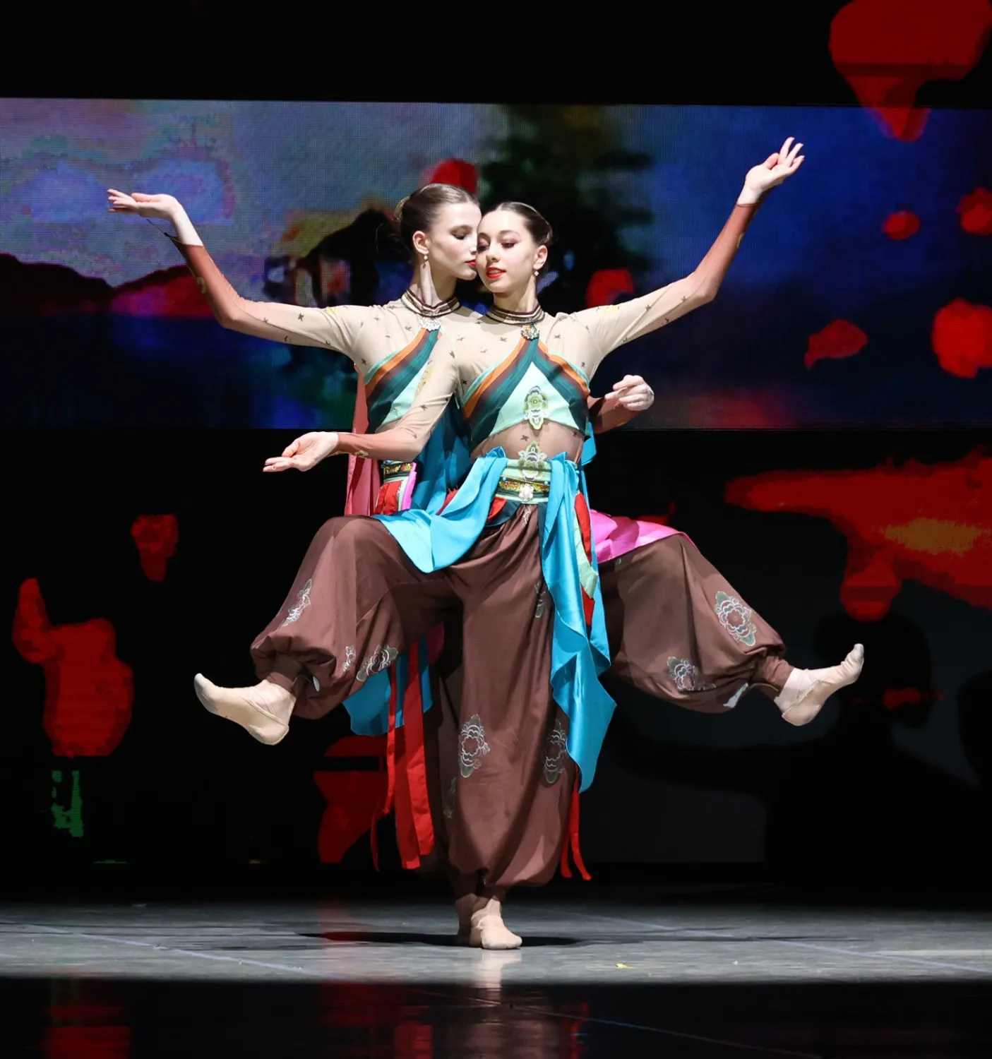 Александр ДАНИЛОВ  Современная хореография от Московской государственной академии  хореографии.