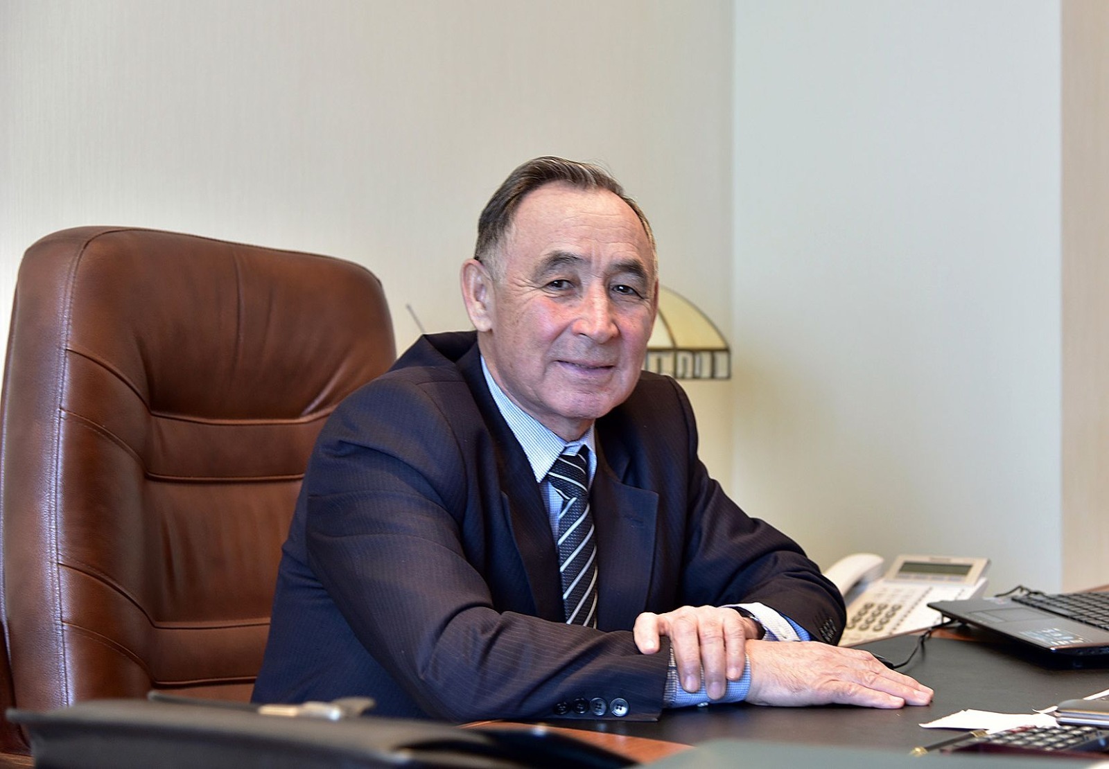 из семейного архива АХУНОВЫХ Рината Ахунова земляки до сих пор вспоминают добрым словом.