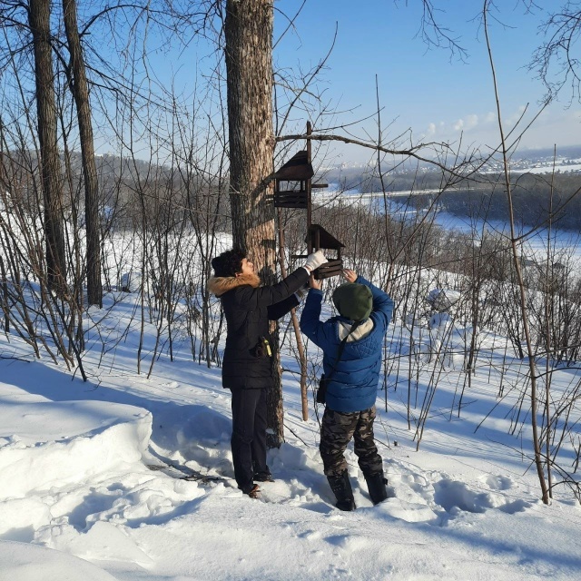 В Уфе юные натуралисты привели в порядок птичьи «столовые»