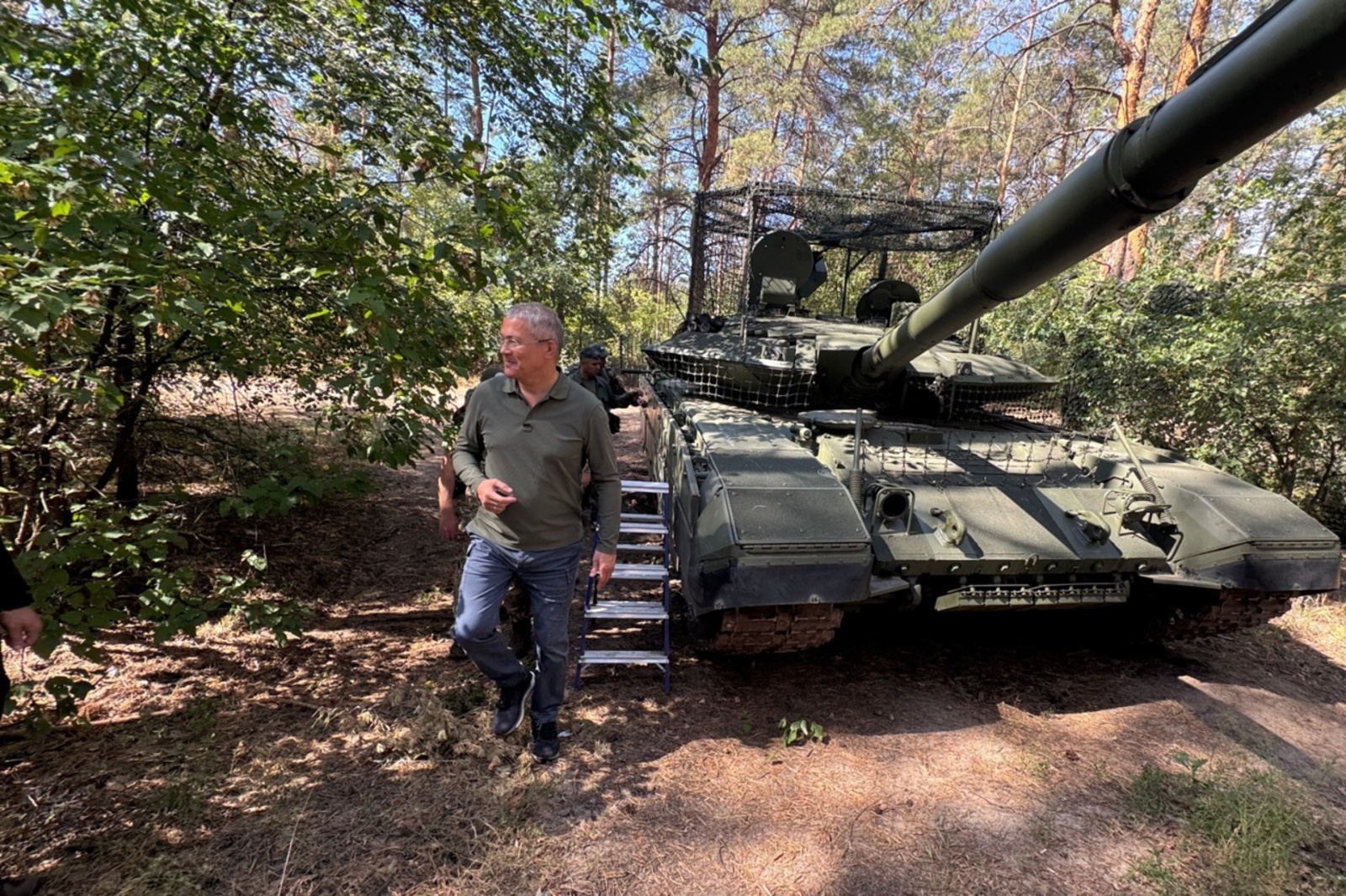 Радий Хабиров приехал к бойцам полка «Башкортостан»