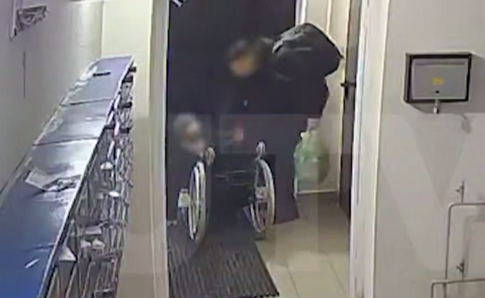 В Уфе инвалид на коляске получил травму, пытаясь заехать в подъезд