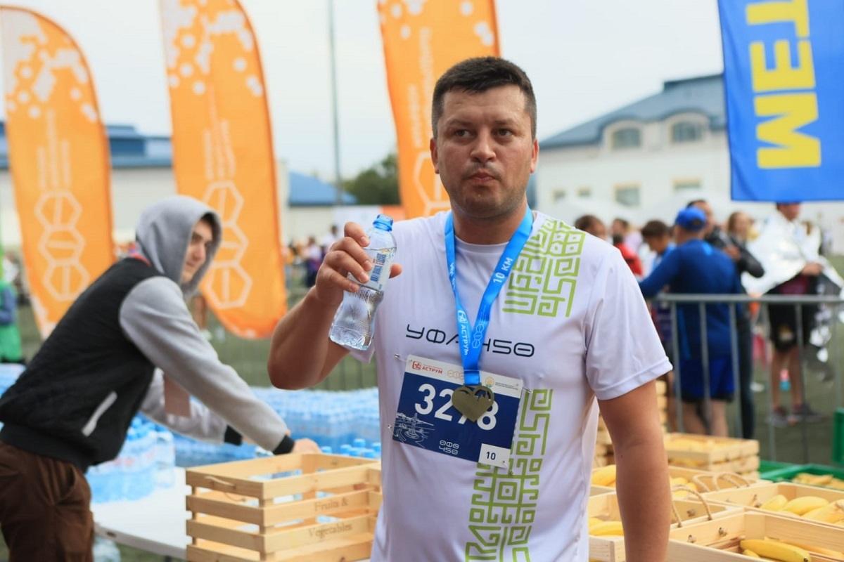 Максим Забелин пробежал дистанцию на международном марафоне в Уфе