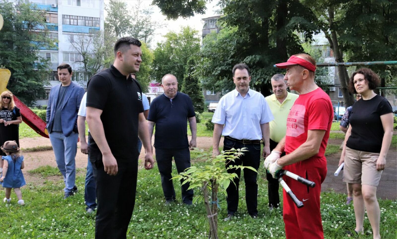 Мэр Уфы предложил включить сад Кочкина в программу «Башкирские дворики»