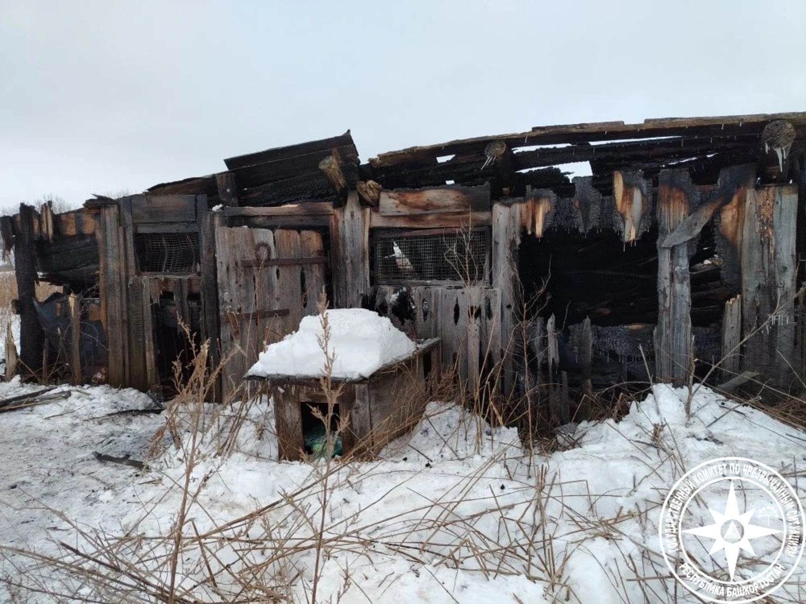 В сарае под Уфой пожарные обнаружили сильно обгоревшее тело человека