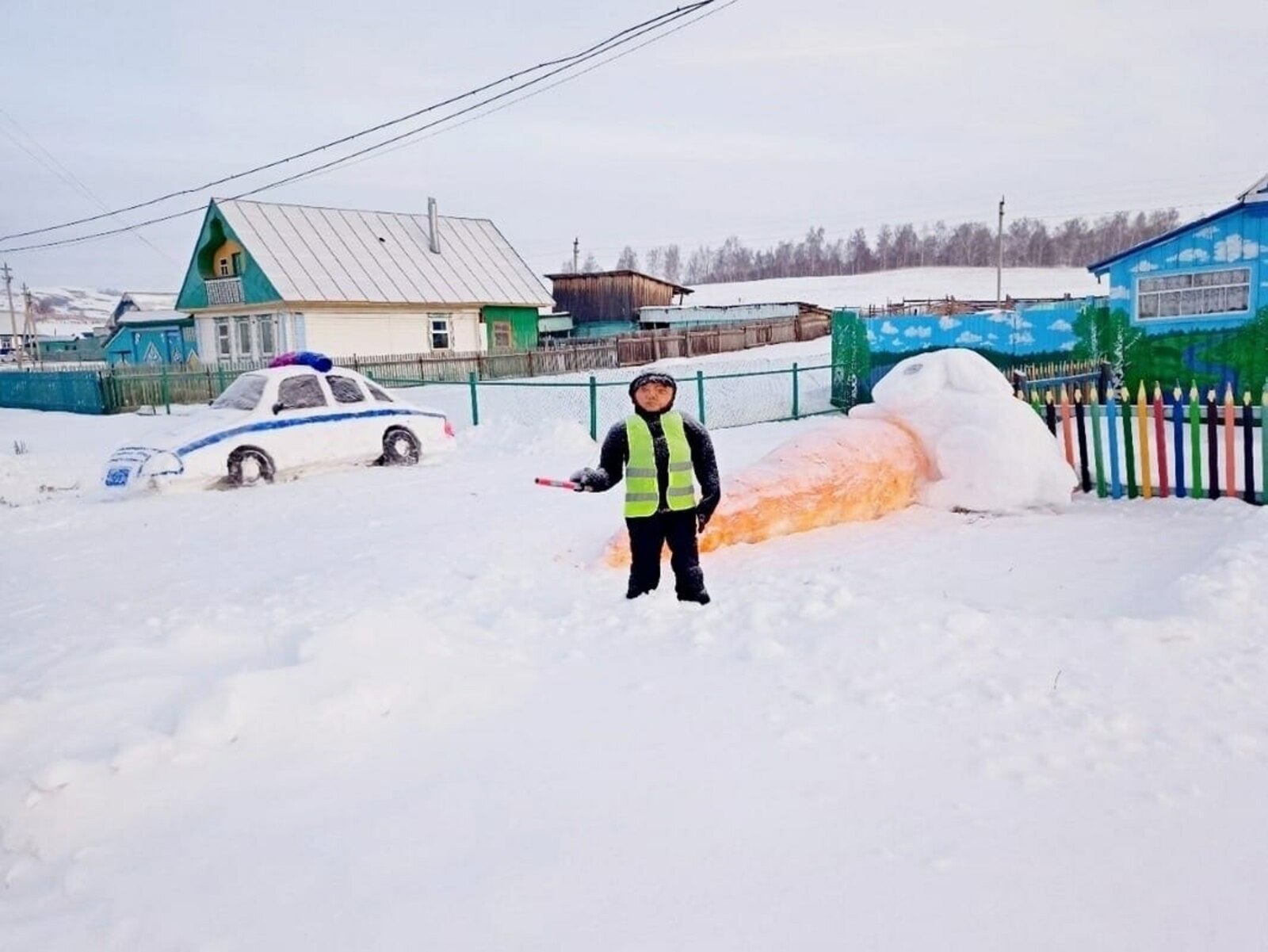vk.com/wall-153665096_125376 В Башкирии нетрезвых односельчан напугал снежный «автоинспектор»