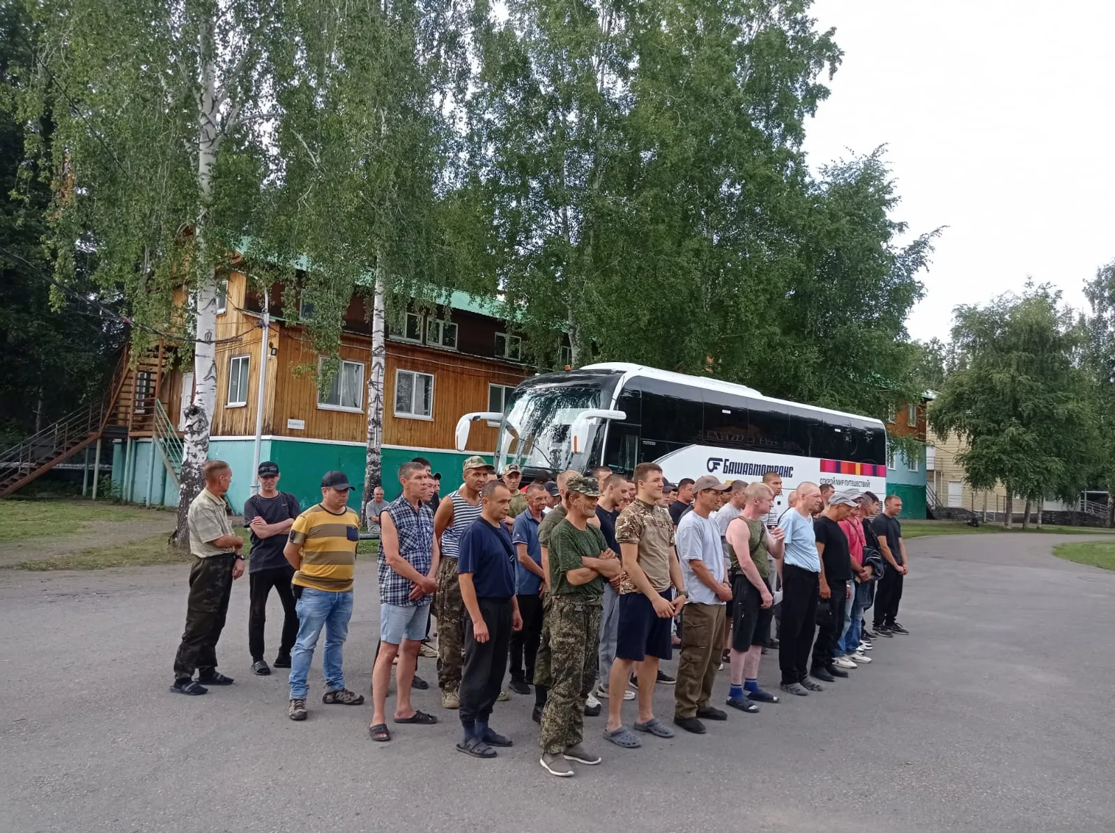 В Уфе в зону СВО проводили добровольцев