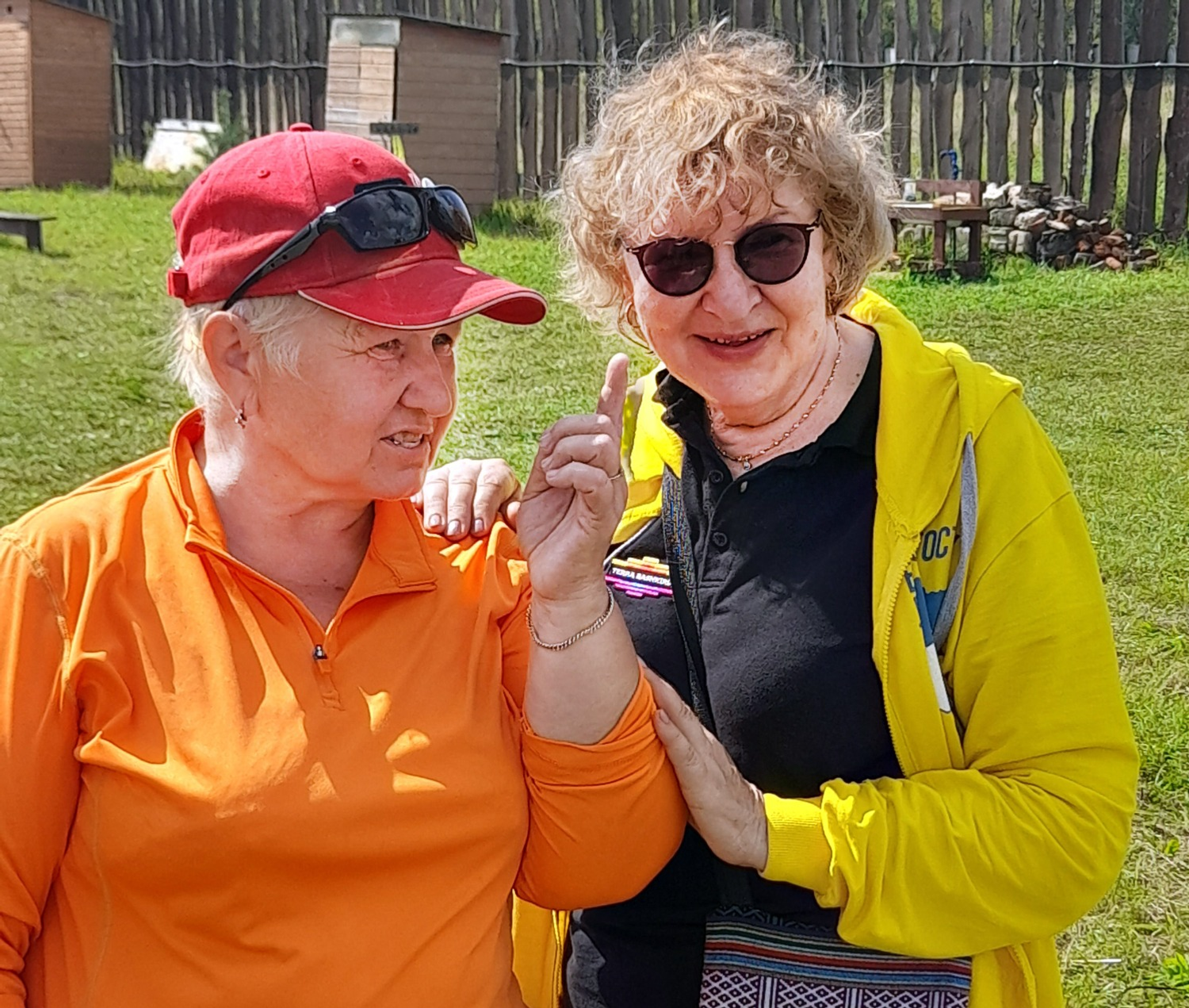 автора Руководитель клуба «Дома не сидим» Центра досуга «55+» Зульфия Шакирова и Альфия Галиуллина.