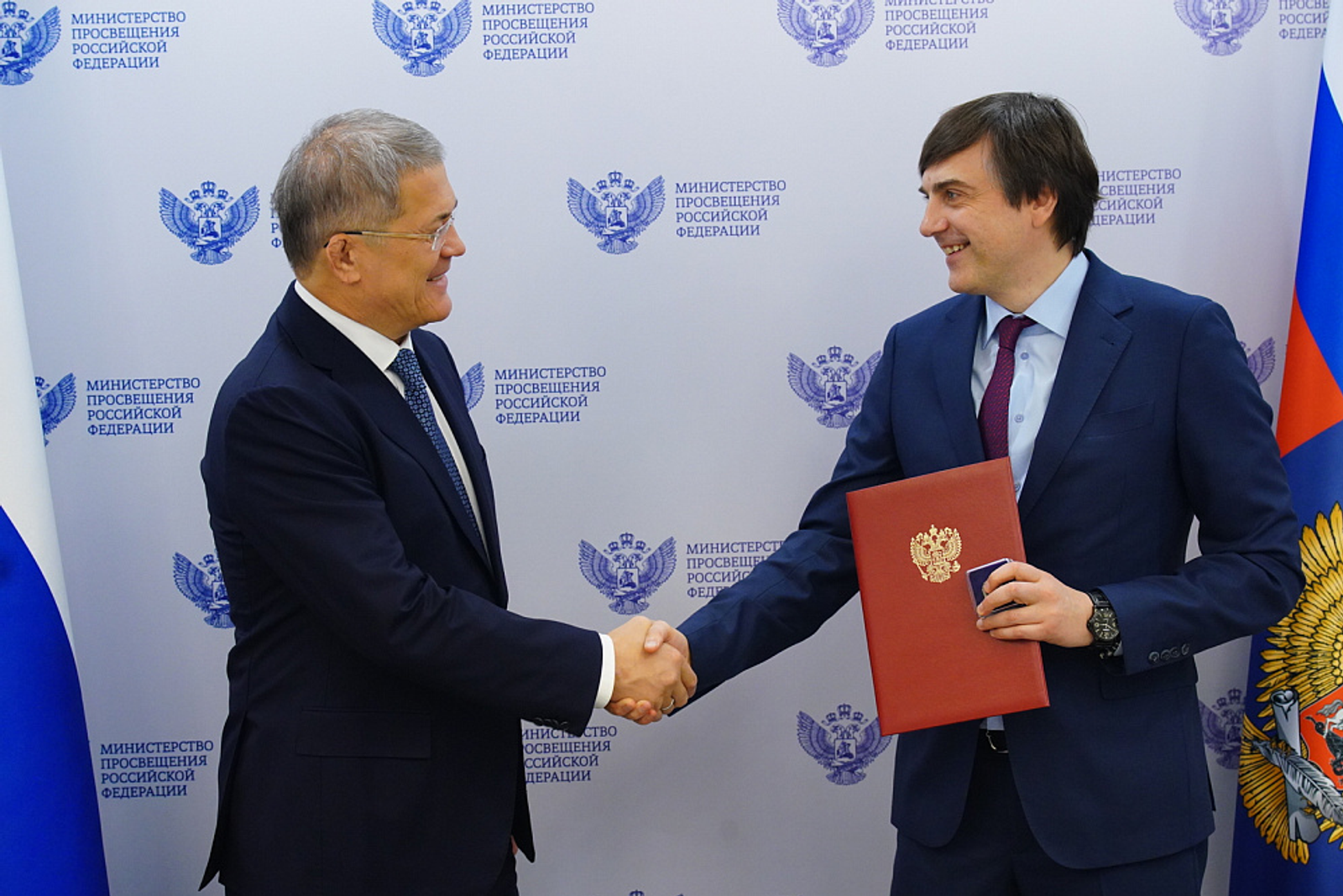 Российский министр вручил Радию Хабирову нагрудный знак «Почётный наставник»