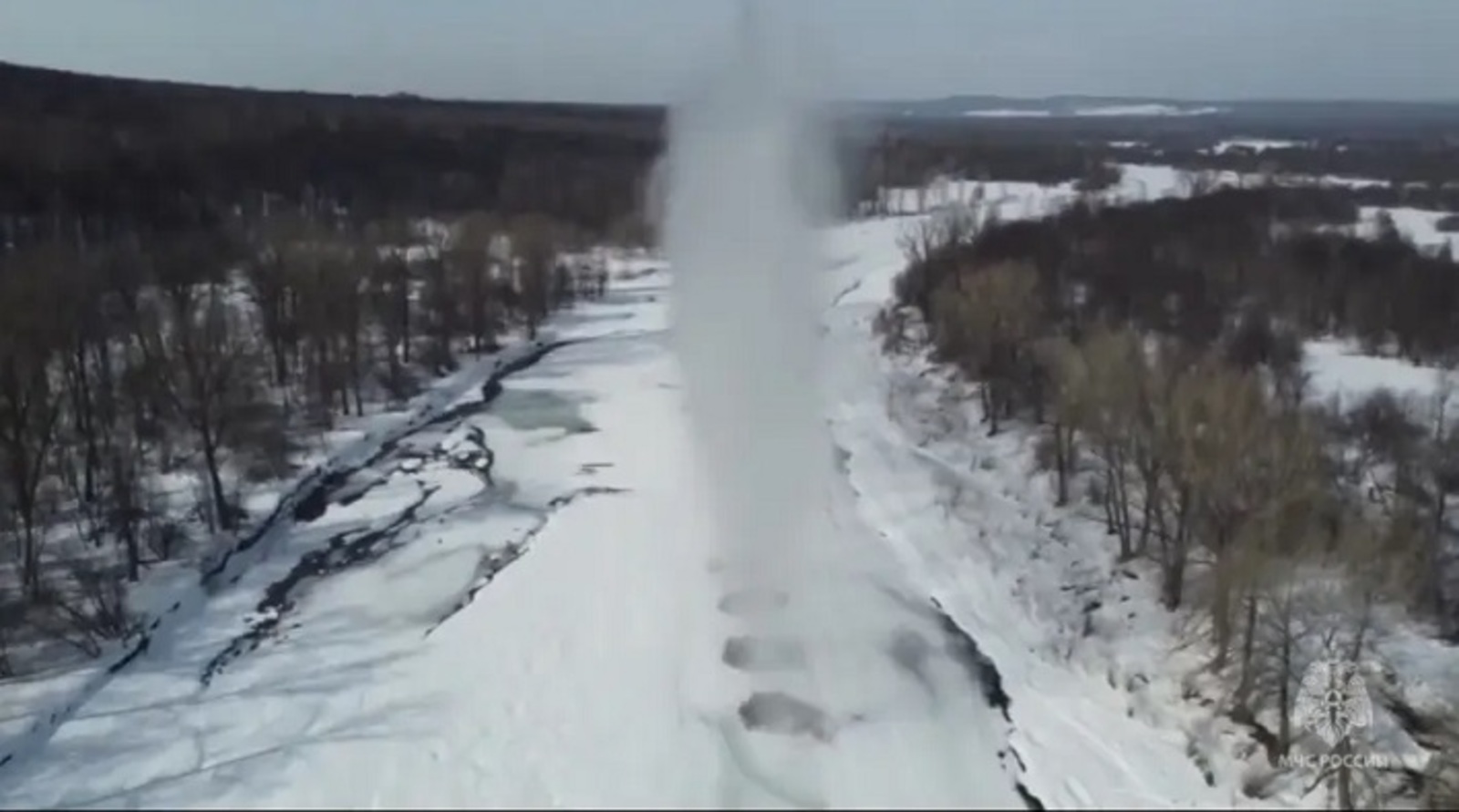 В Башкирии взорвали лёд на реке Инзер