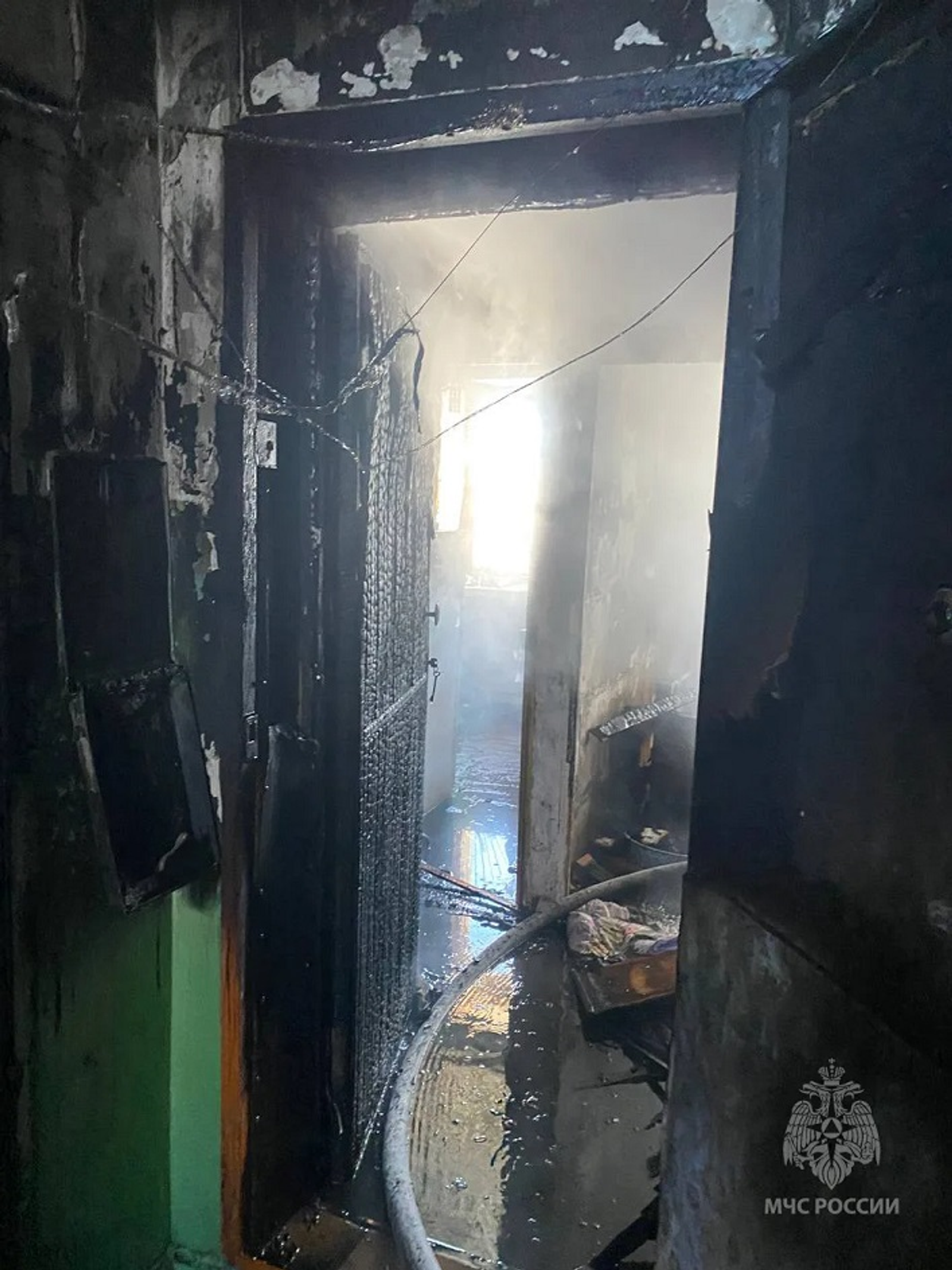 В Башкирии из горящей квартиры спасли пожилую женщину и малыша