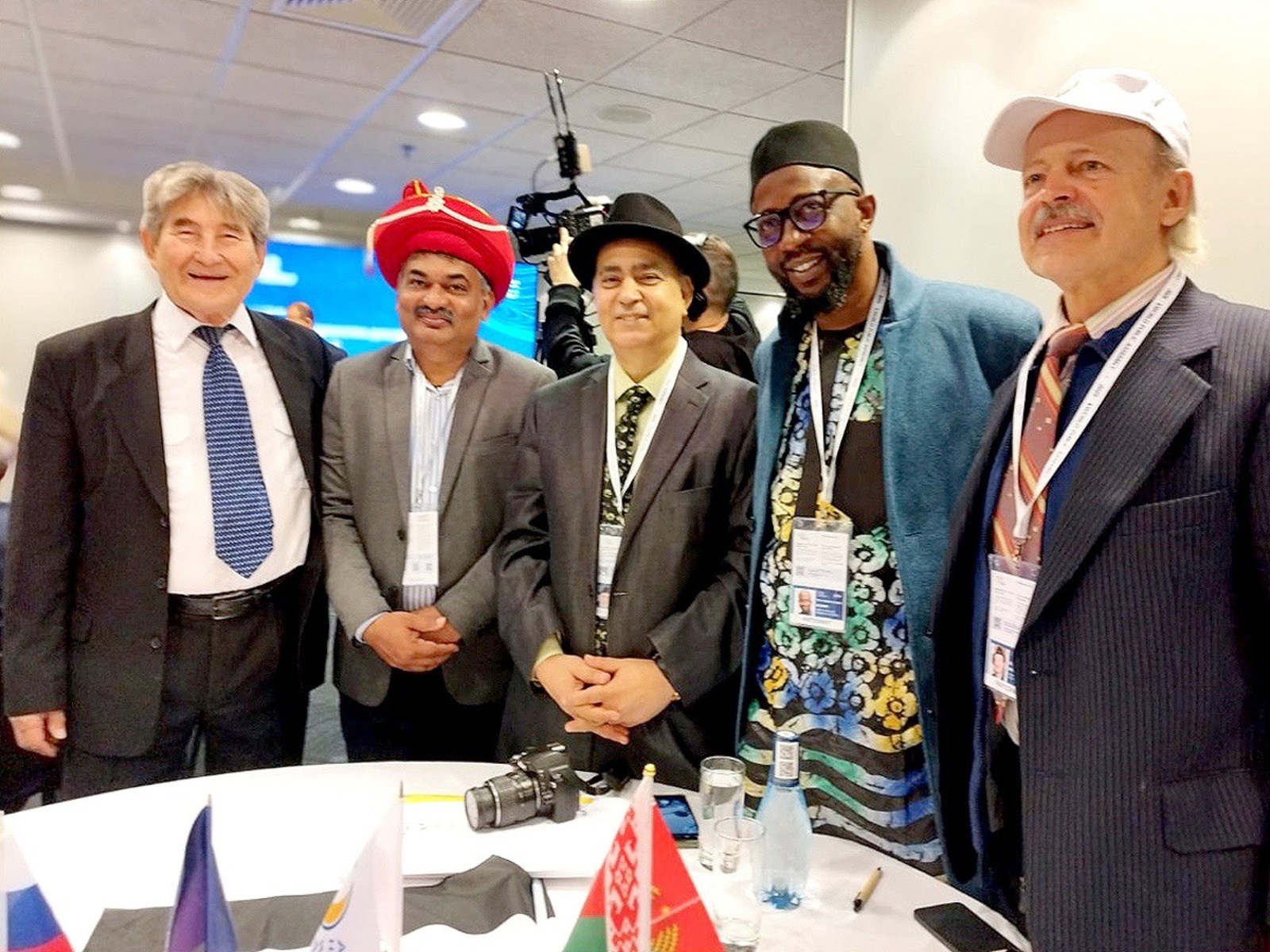 Лиана РОМАНОВА  Марсель Салимов с зарубежными коллегами.