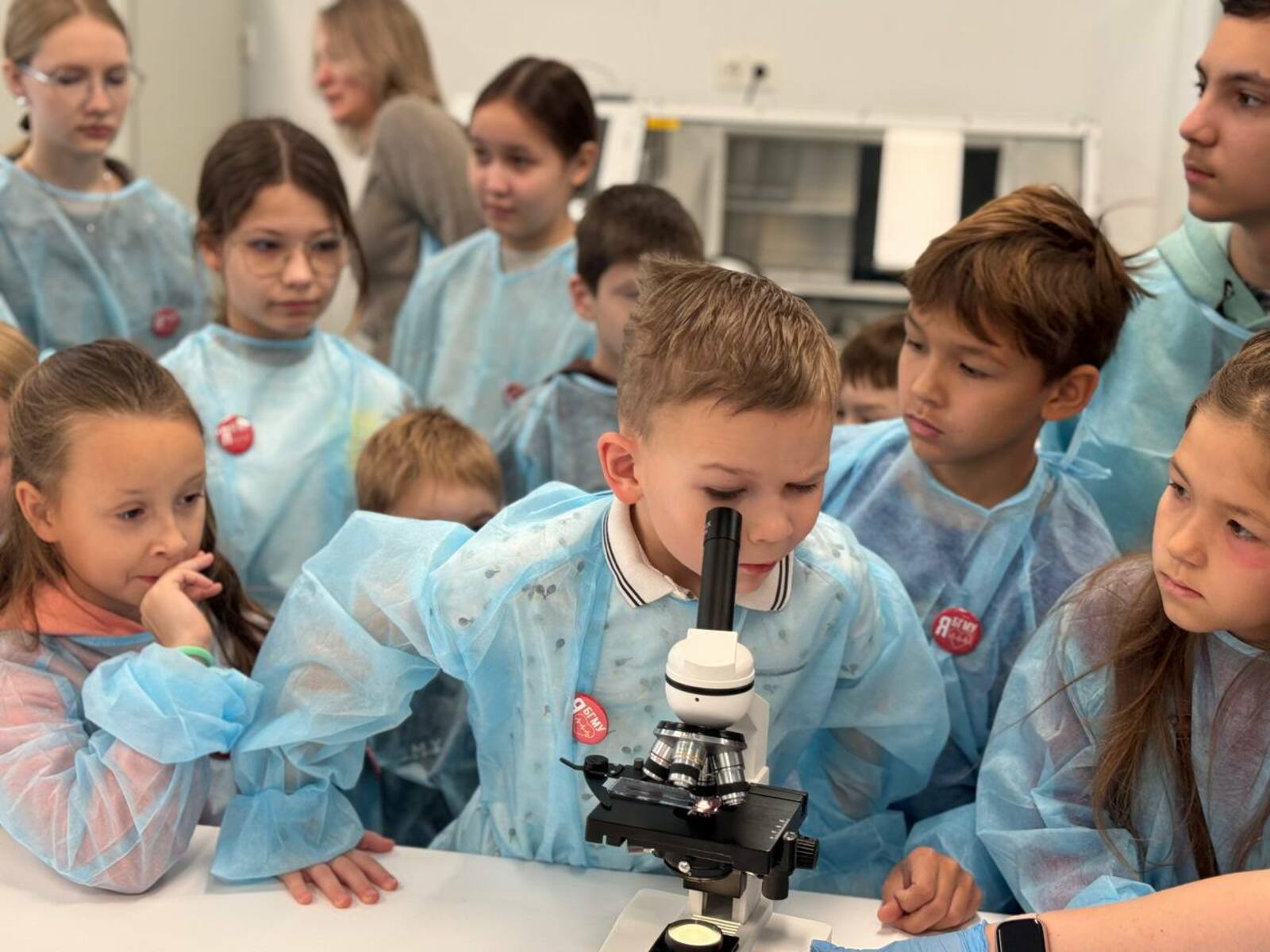 Лаборатории БГМУ открыли двери для юных исследователей