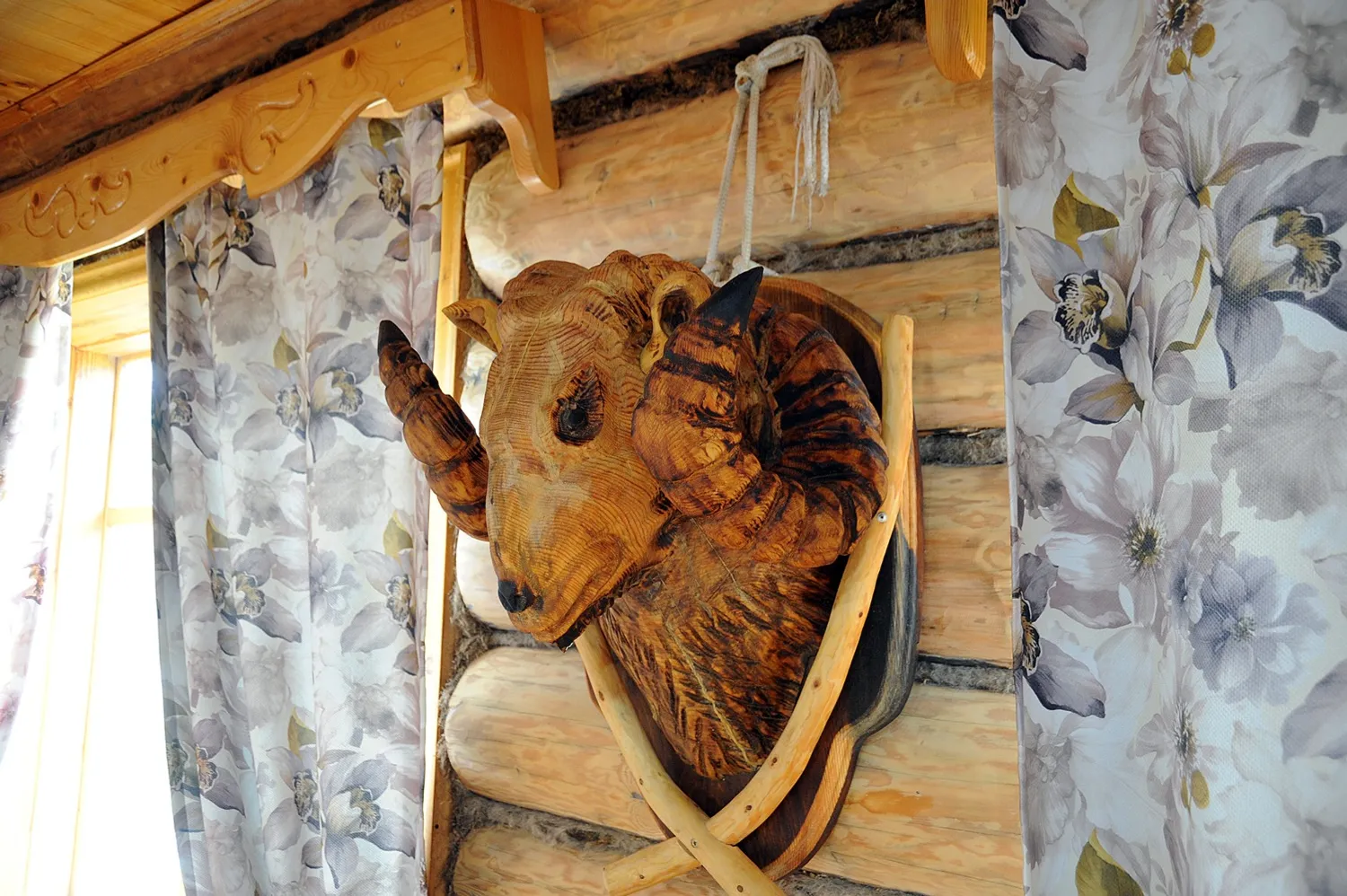 Ринат РАЗАПОВ  Деревянные «питомцы» Василия Курбатова.