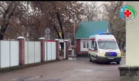 Малышку из Уфы, выброшенную отцом из окна, отправили спецбортом в Москву