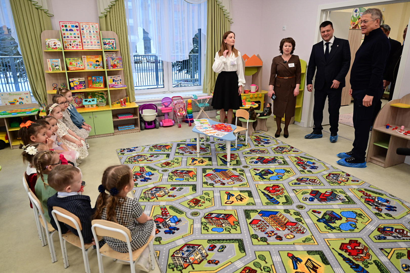 Радий Хабиров посетил новый детский сад в микрорайоне «Цветы Башкирии»