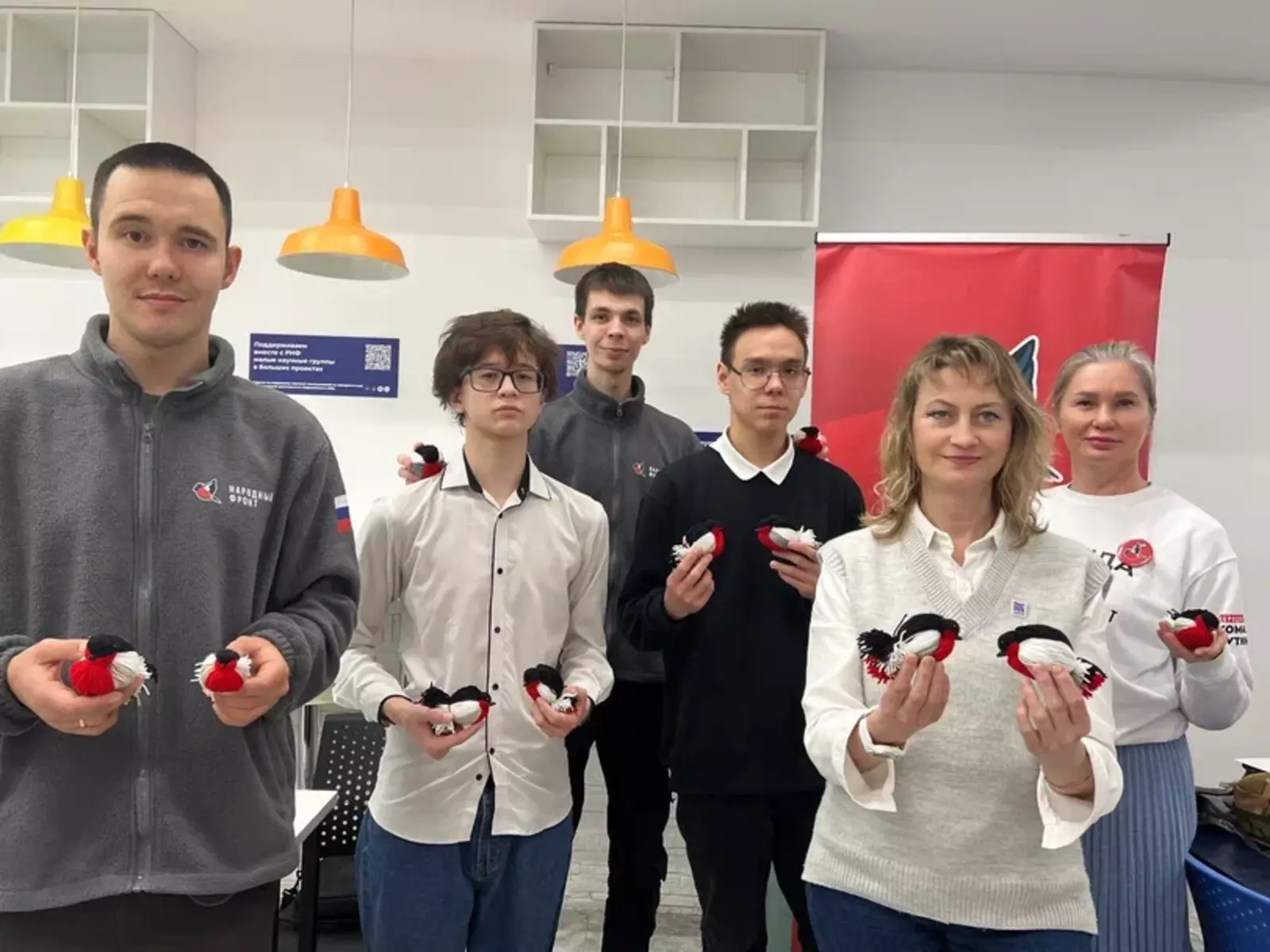 Снегири надежды: волонтёры из Башкирии сделали талисманы для бойцов СВО