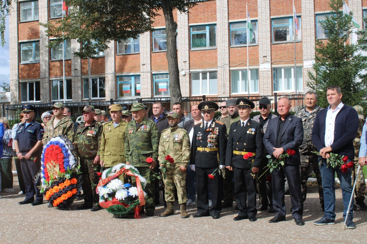 В Бирске открыли мемориал погибшим участникам боевых действий