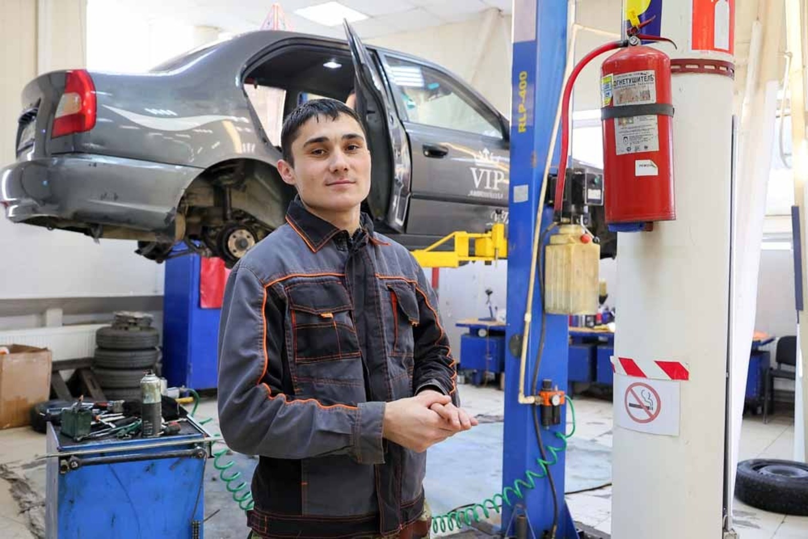 Александр ДАНИЛОВ  Алик сейчас работает на автомойке, но в будущем хочет стать электриком.