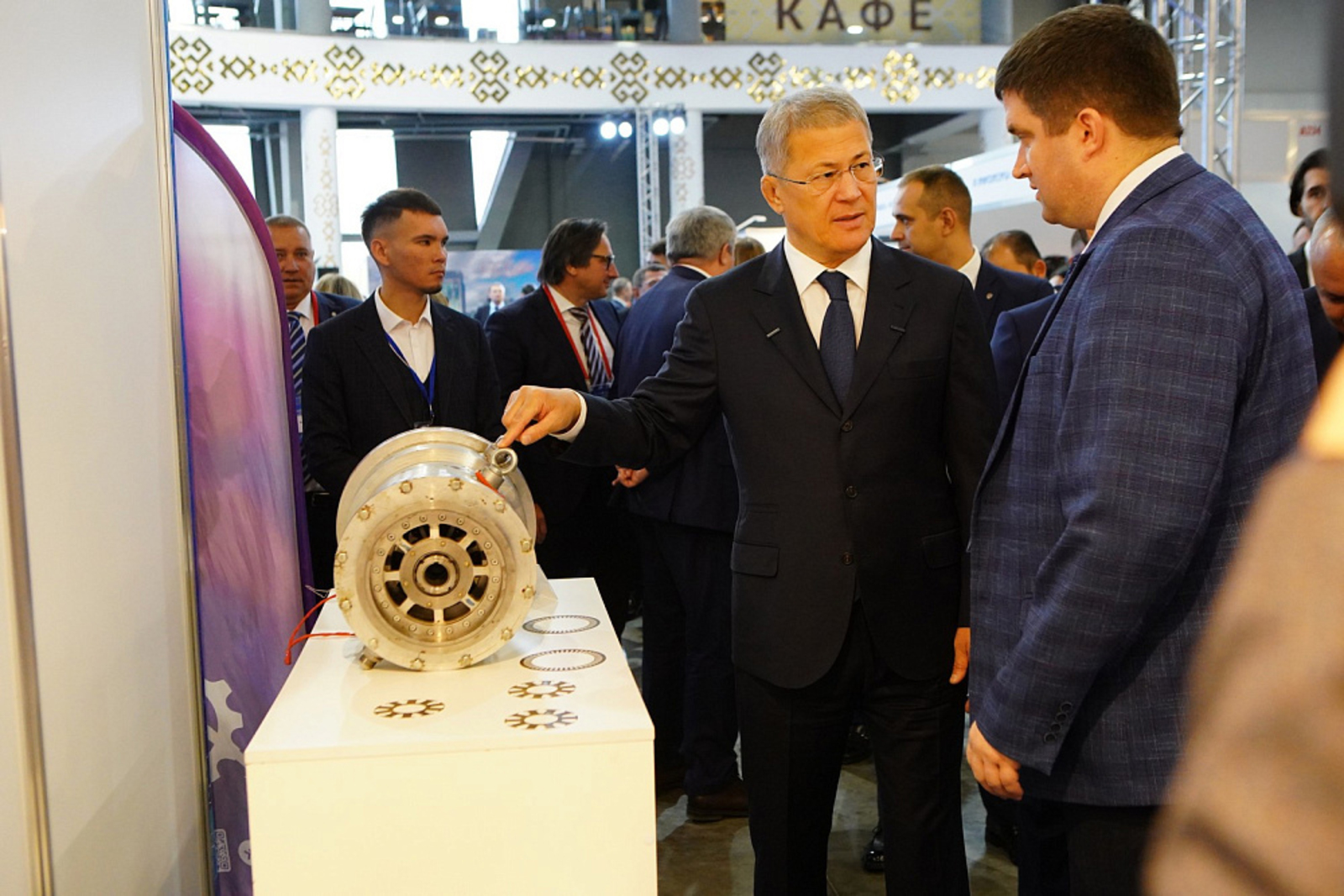 Глава региона Радий Хабиров: «Энергетика должна активнее использовать новые технологии». // Фото с сайта главы РБ.