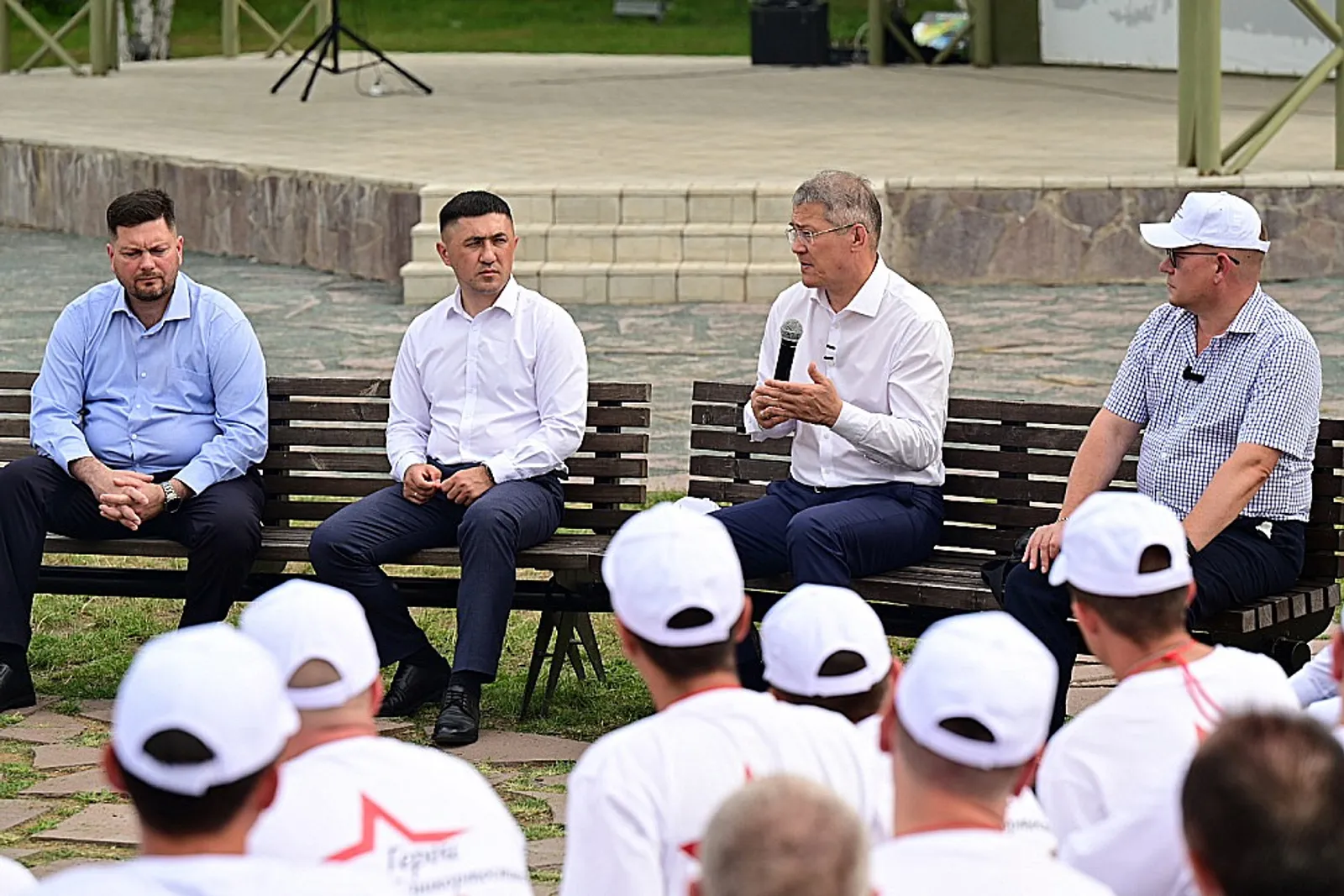 пресс-службы главы РБ С участниками кадровой программы встретился глава республики Радий Хабиров.
