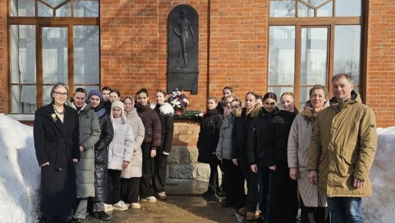 В Уфе возложили цветы к скульптурной композиции Рудольфа Нуреева