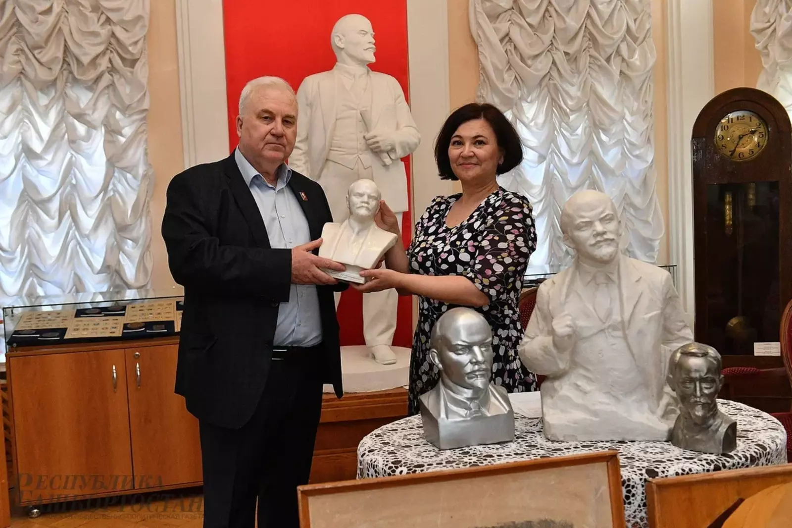 Врач-онколог из Уфы передал дому-музею Ленина бюсты вождя из своей коллекции