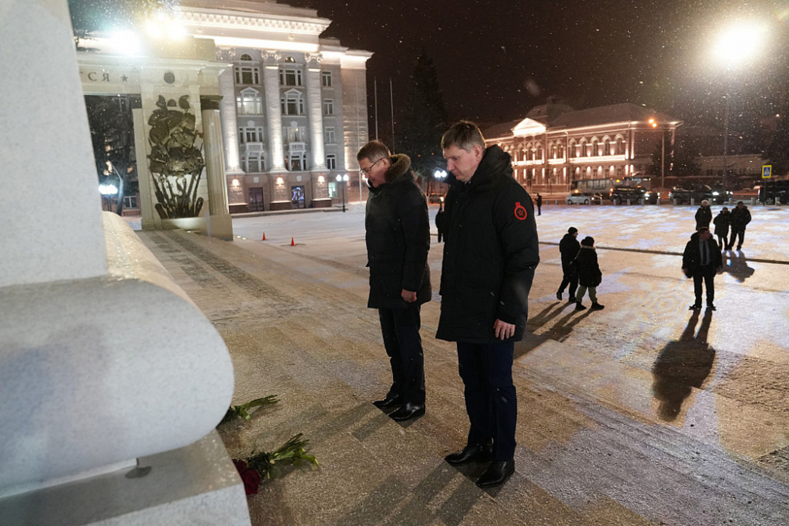 с сайта главы РБ Максим Решетников и Радий Хабиров посетили Советскую площадь в Уфе