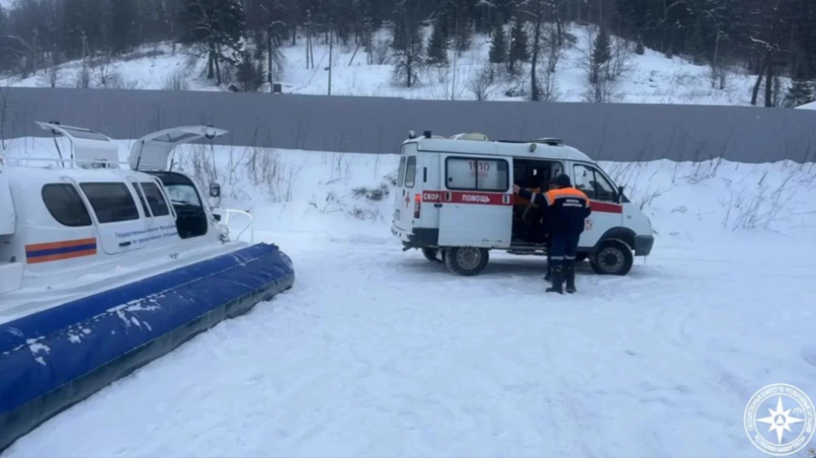 На льду Павловского водохранилища в Башкирии спасли замерзающую школьницу
