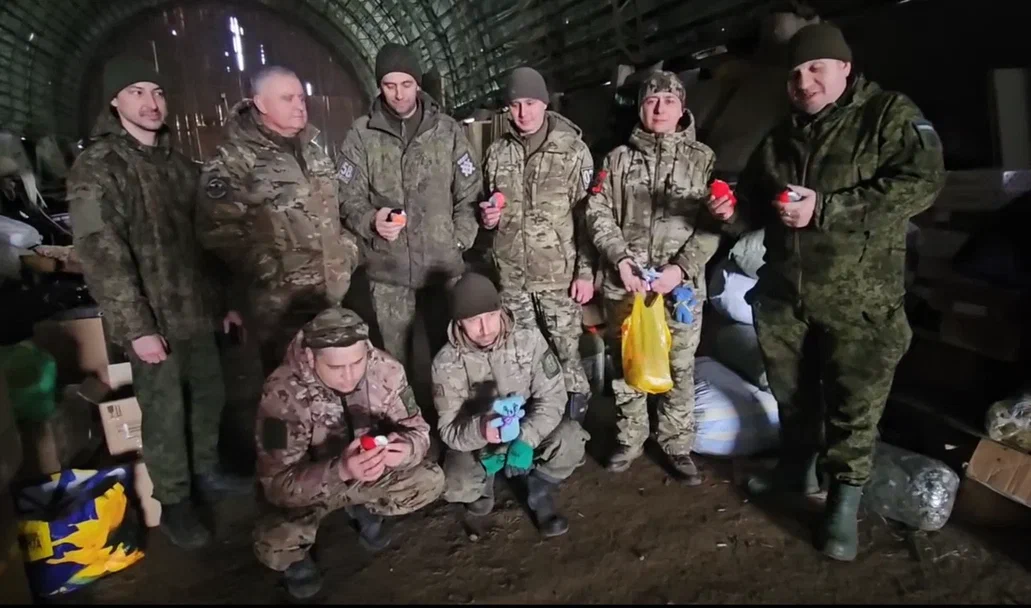 Снегири надежды: волонтёры из Башкирии сделали талисманы для бойцов СВО