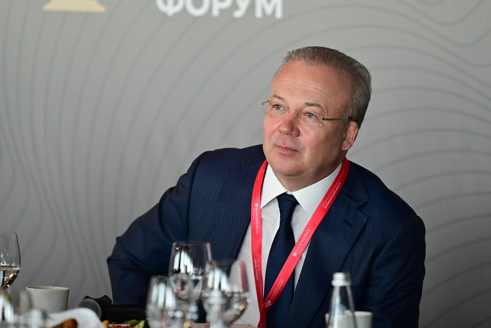 Модератором делового завтрака на международном форуме выступил Андрей Назаров