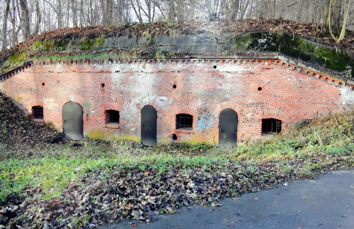 Андрей ЯНКИН  Так сейчас выглядит снаружи форт № 5.