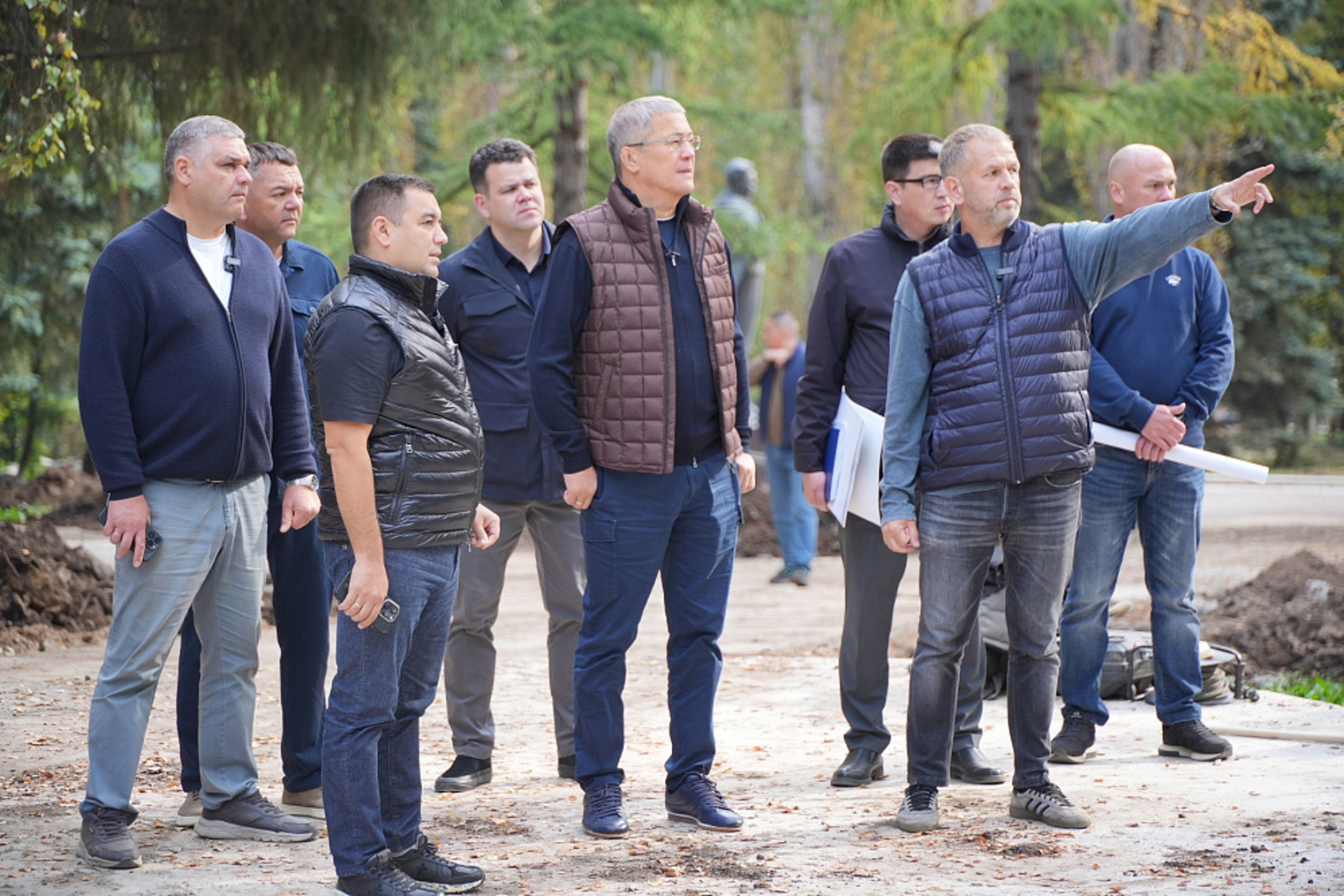 Радию Хабирову показали процесс реконструкции парка имени Ленина в Уфе