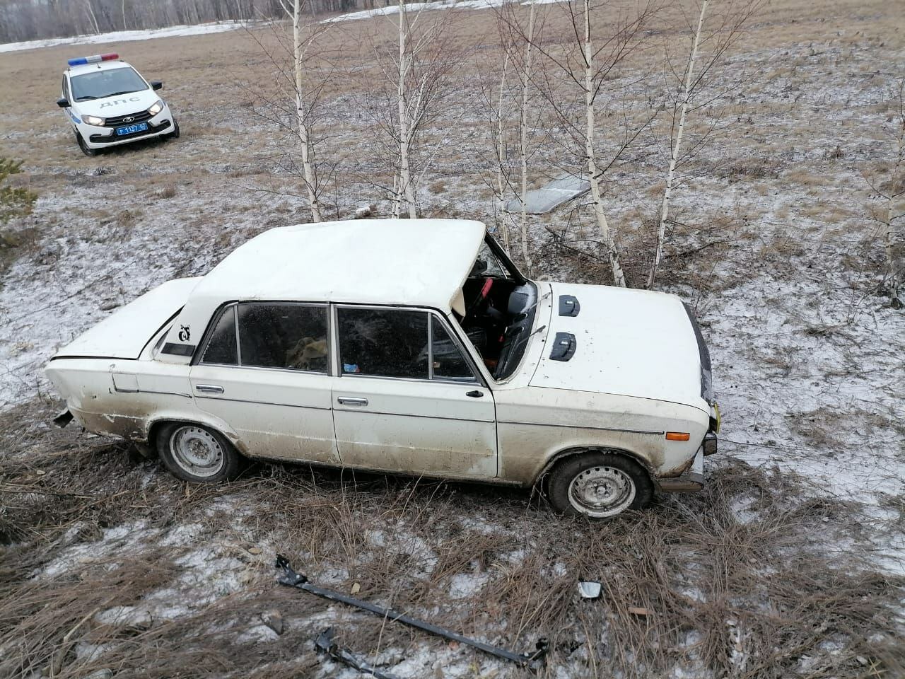 В Башкирии ветер снес в кювет два автомобиля в Баймакском районе