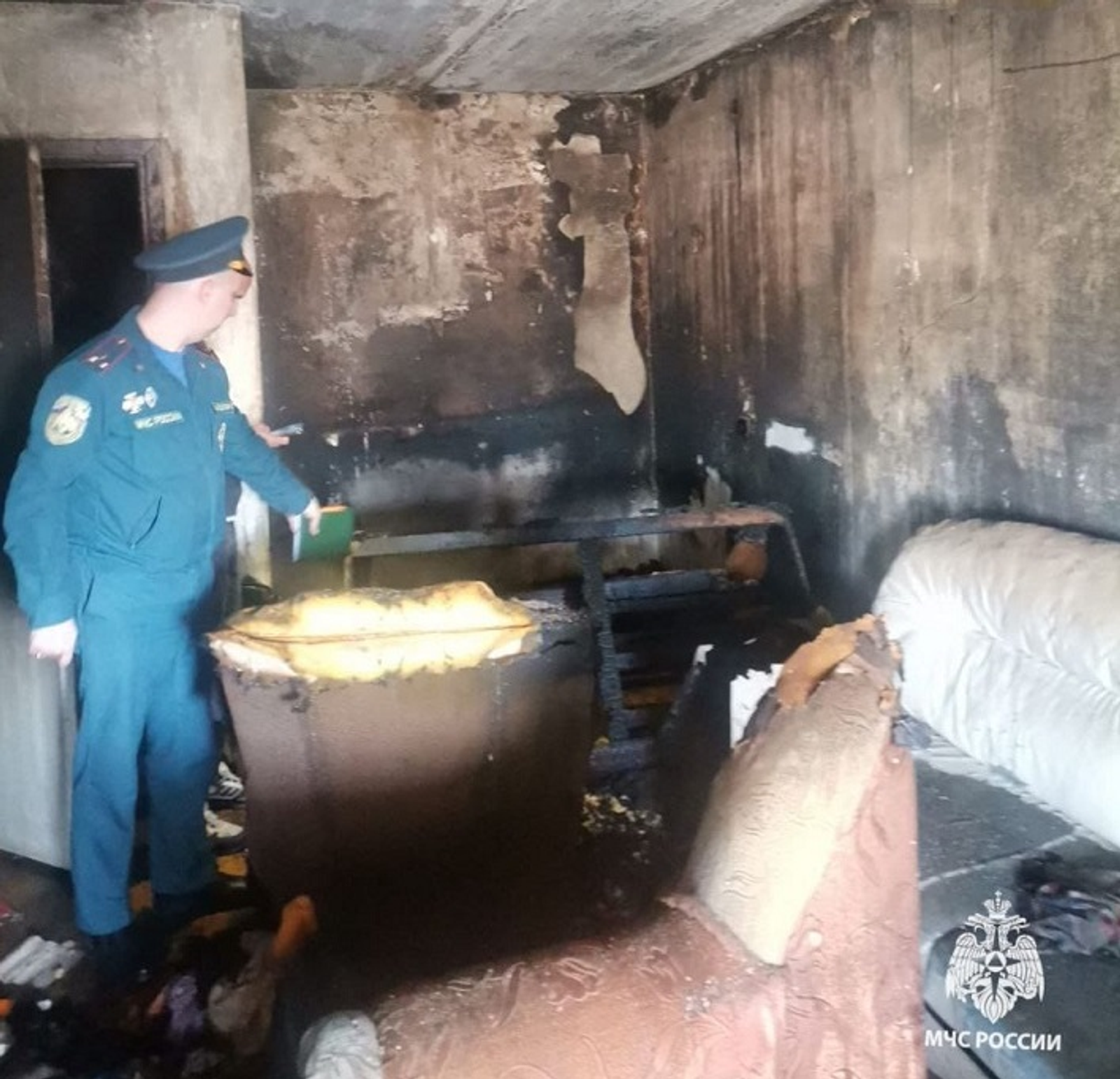 Спасённый из горящей квартиры в Уфе мужчина не выжил