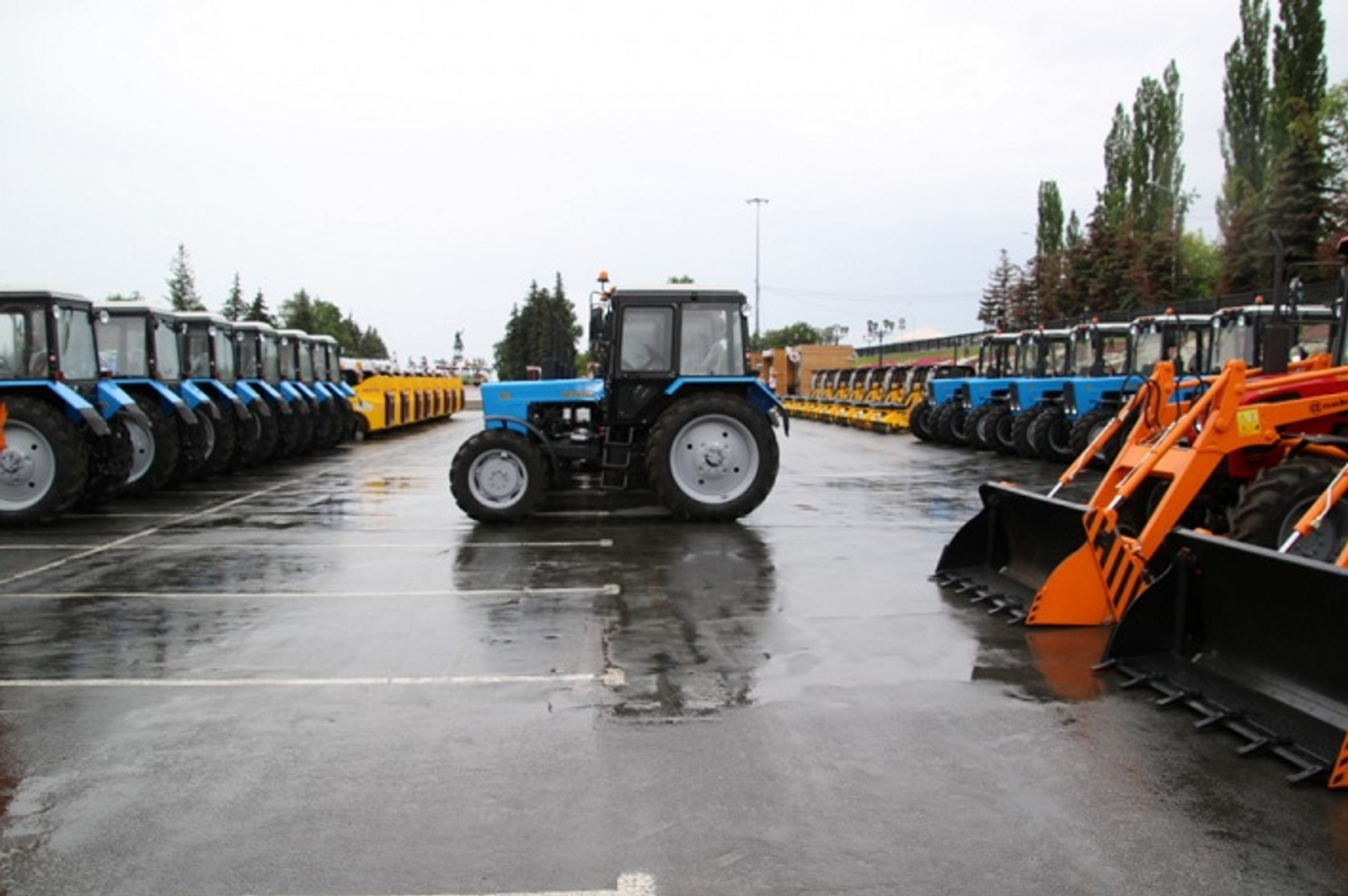 В Уфе отказались от новых мини-погрузчиков из-за отсутствия водителей