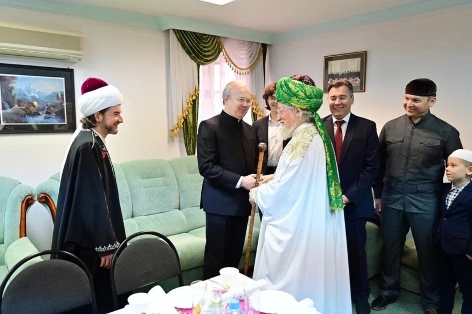 Премьер-министр Башкирии поздравил мусульман с 235-летием ЦДУМ