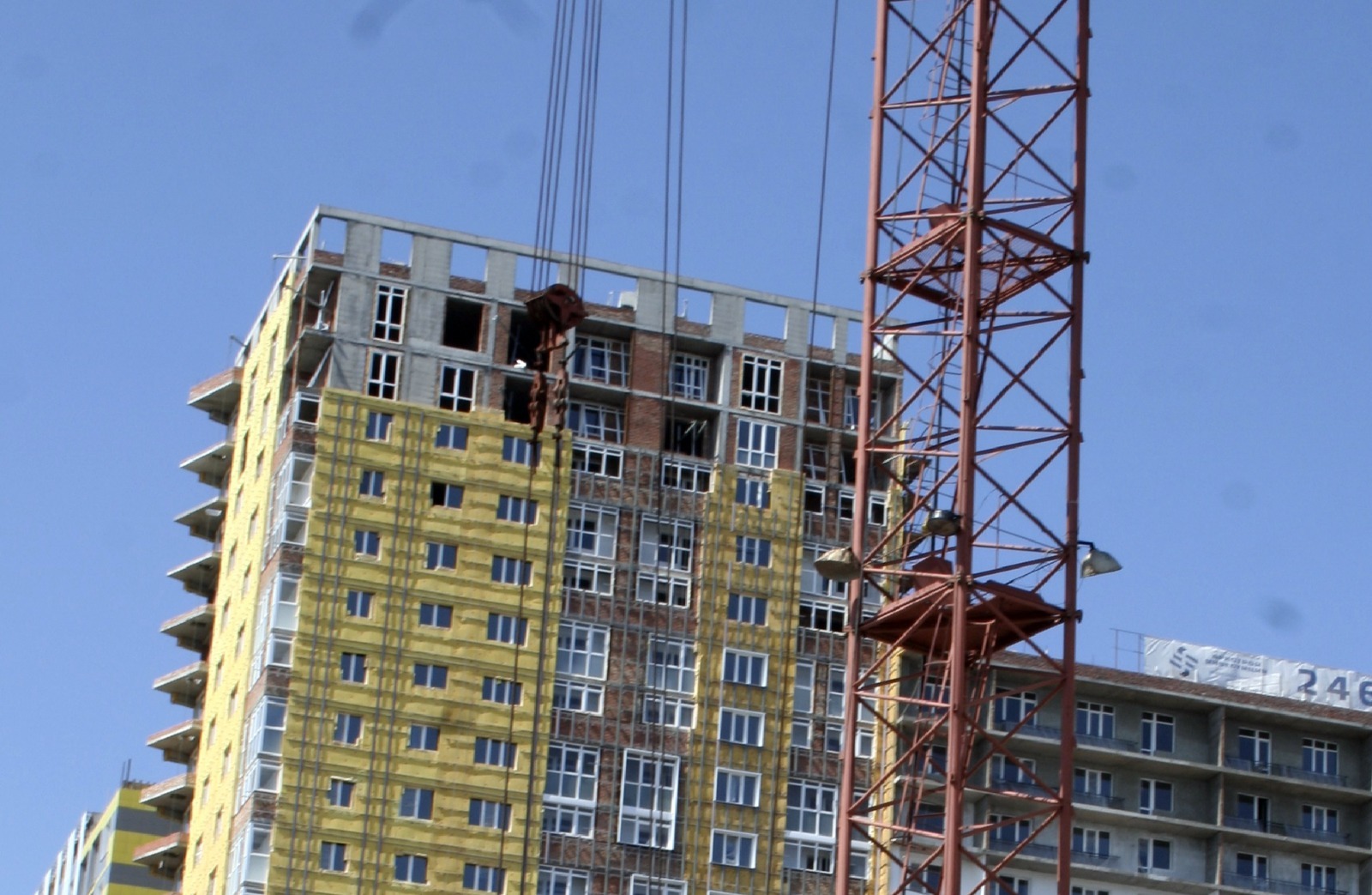 автора Трагические случаи на стройке — это всегда чья-то преступная безалаберность.