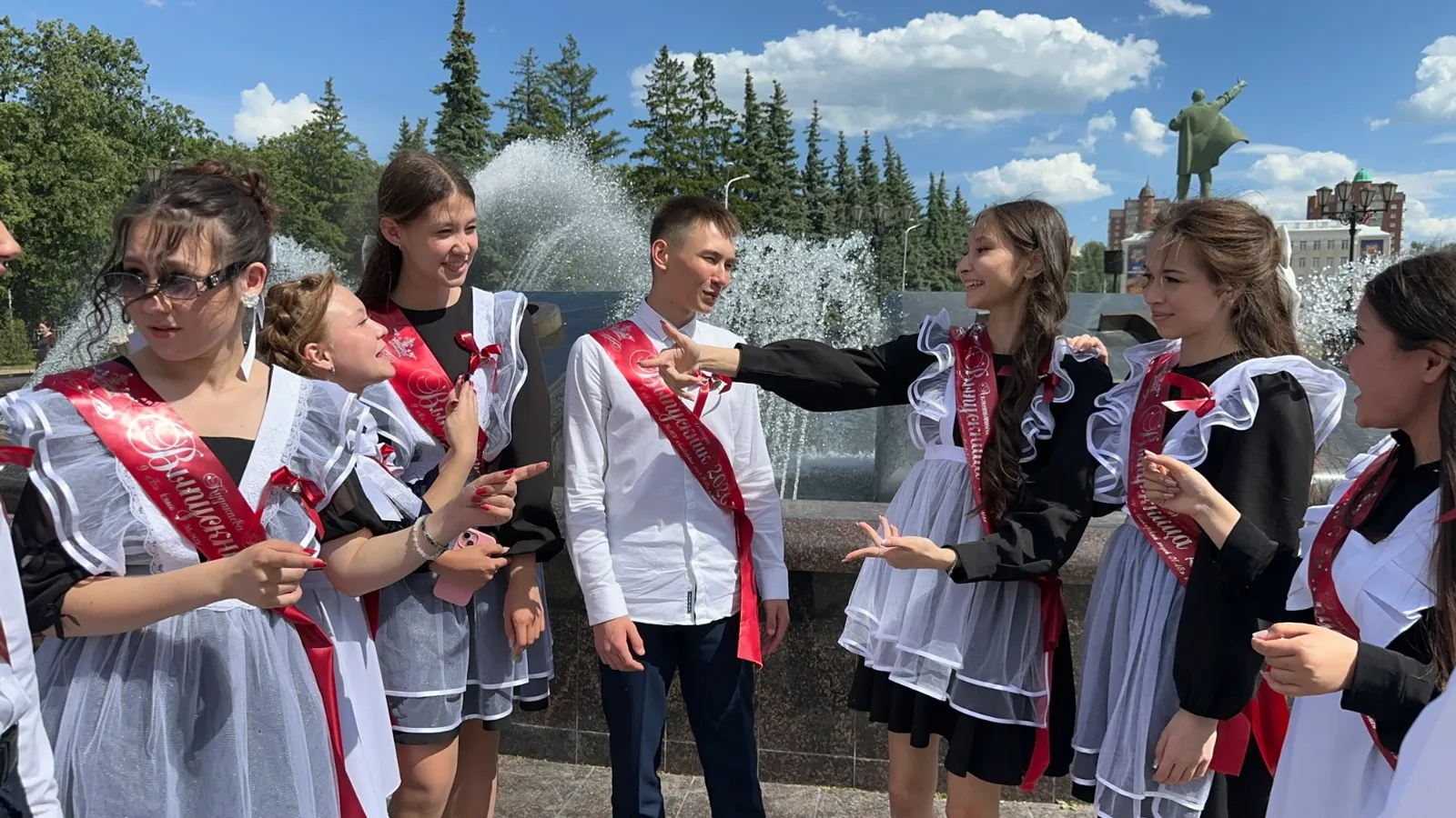 Ильгиз РАФИКОВ  Прощай, школа!