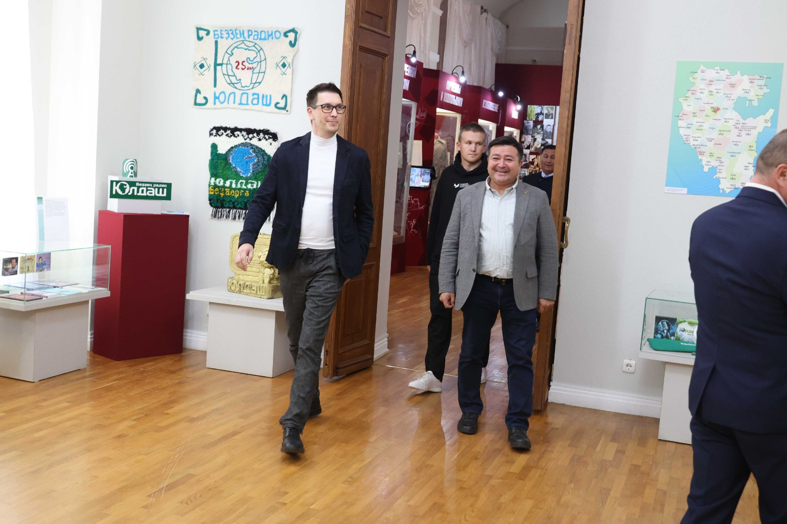 В Нацмузее Башкирии открылась выставка к 25-летию радиокомпании «Юлдаш»