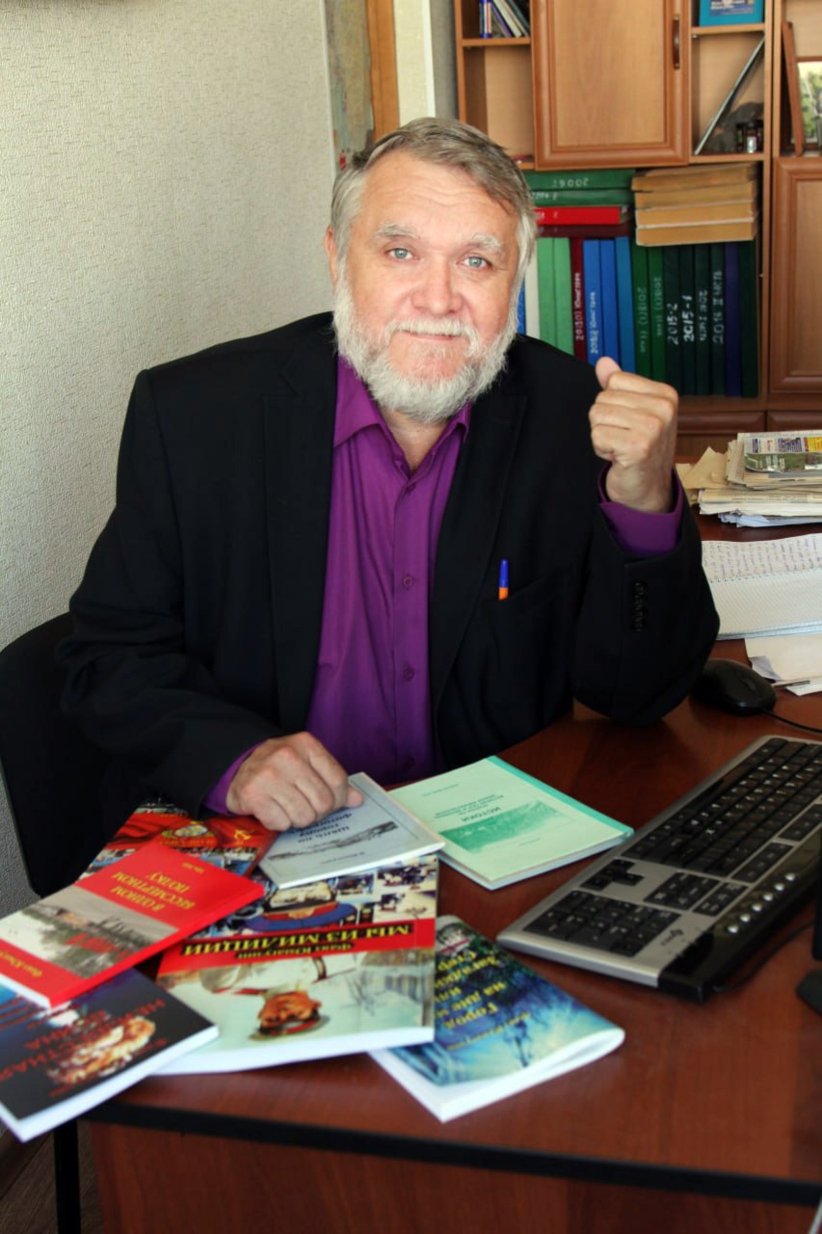 Фаяз Юмагузин успешно сочетает труд журналиста и писателя. // Фото из личного архива Фаяза ЮМАГУЗИНА.