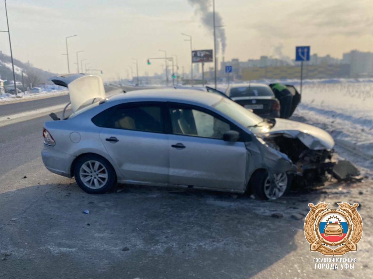 В Уфе водитель иномарки врезался в столб. Госпитализирован пассажир