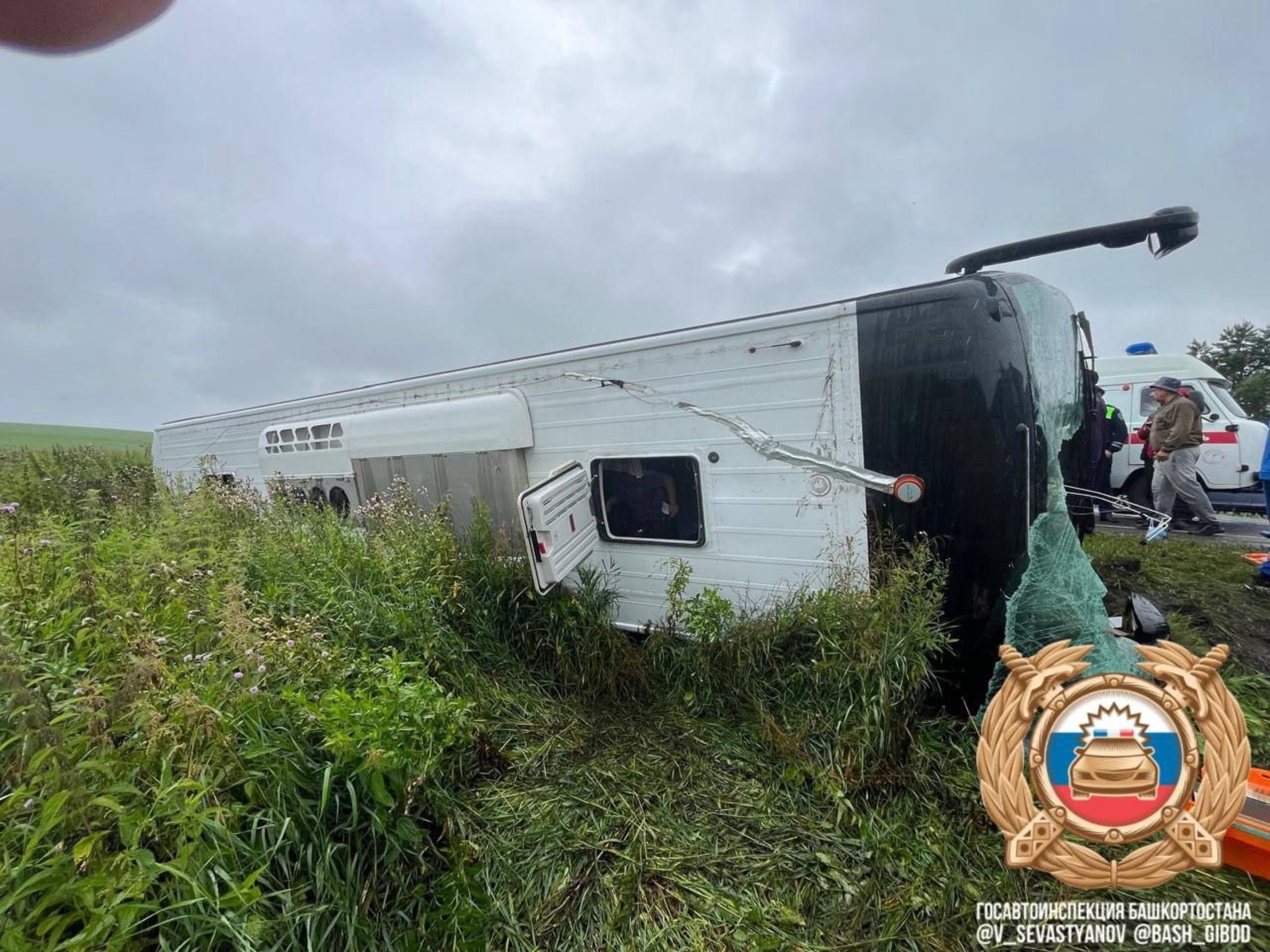 В Башкирии опрокинулся автобус с пассажирами
