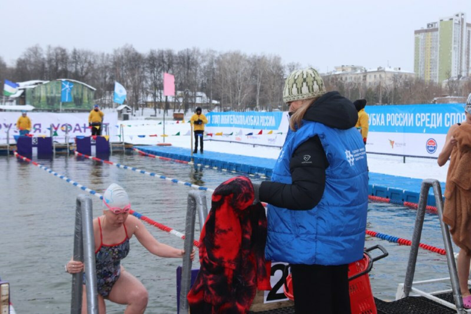 В Уфе стартовал чемпионат России по зимнему плаванию