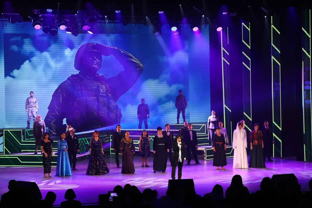 На сцене во время вечера выступили лучшие артисты республики.