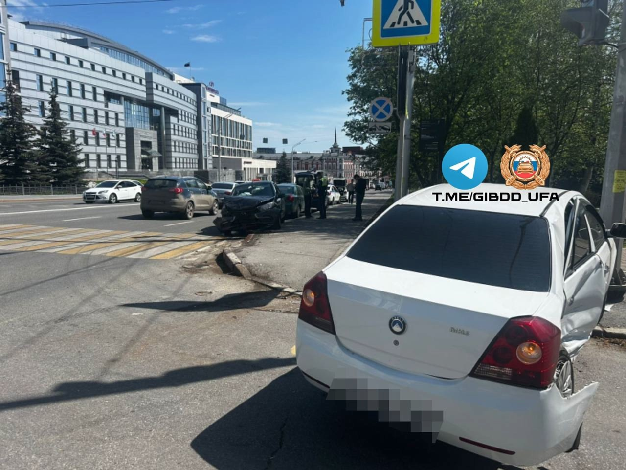 В Уфе в столкновении с «Ладой» пострадал водитель «Джили»